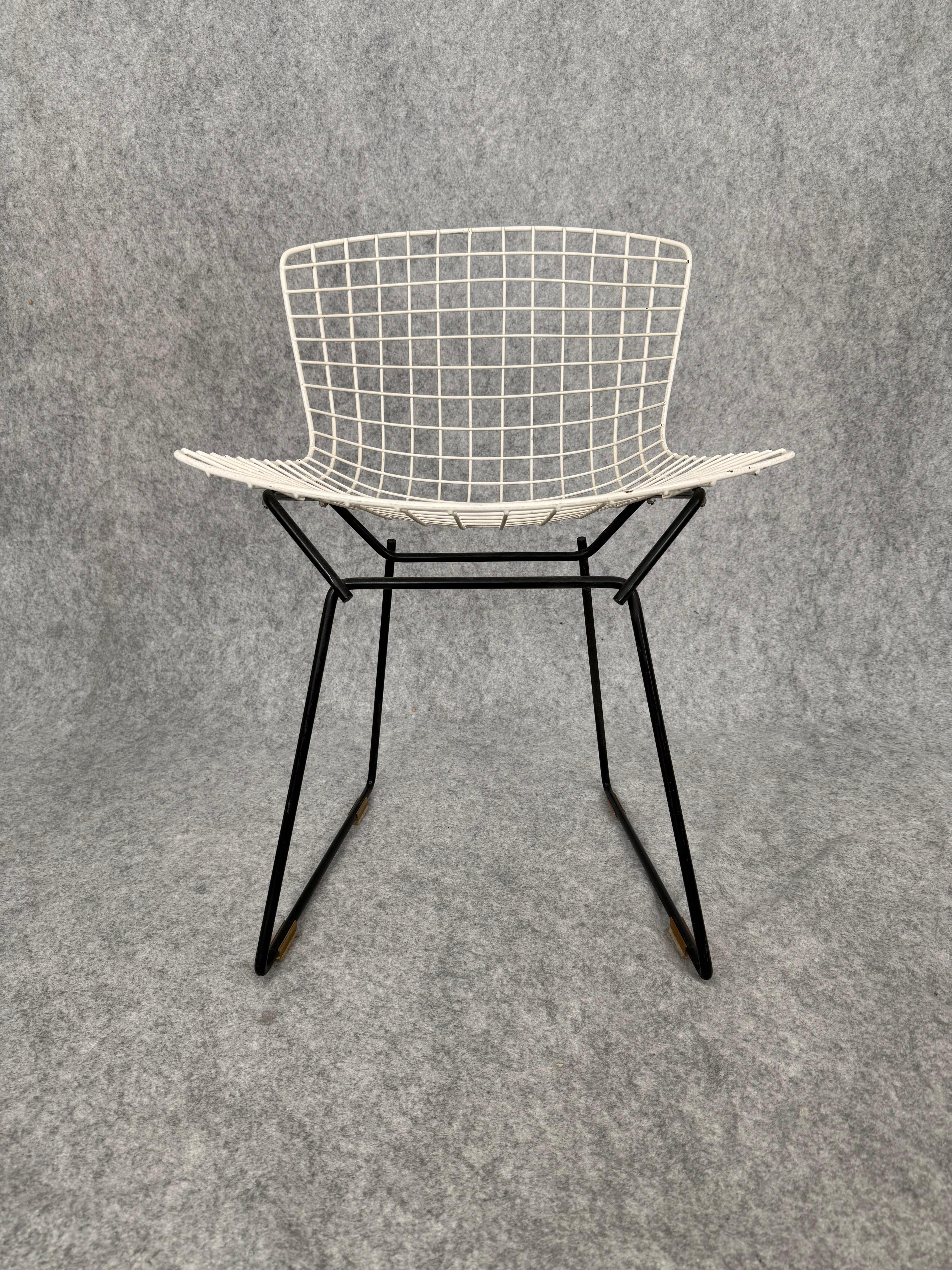 Herman Miller Esstisch mit 4 Bertoia Stühlen (Stahl) im Angebot