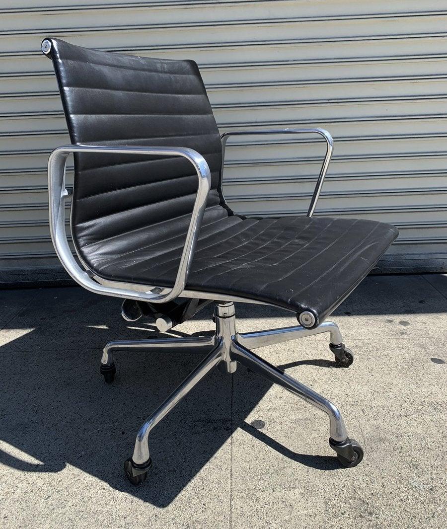 Herman Miller EA335 Eames Aluminum Group Desk Chair 10
