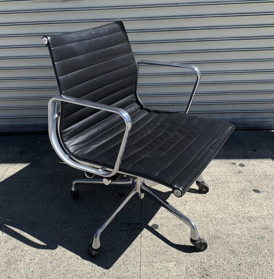 Herman Miller EA335 Eames Aluminum Group Desk Chair 11