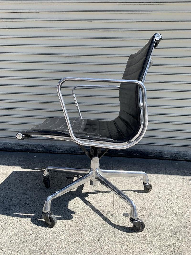 Mid-Century Modern Herman Miller EA335 Eames Aluminum Group Desk Chair