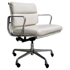 Chaise de bureau Herman Miller EA335 Soft Pad de Charles Eames