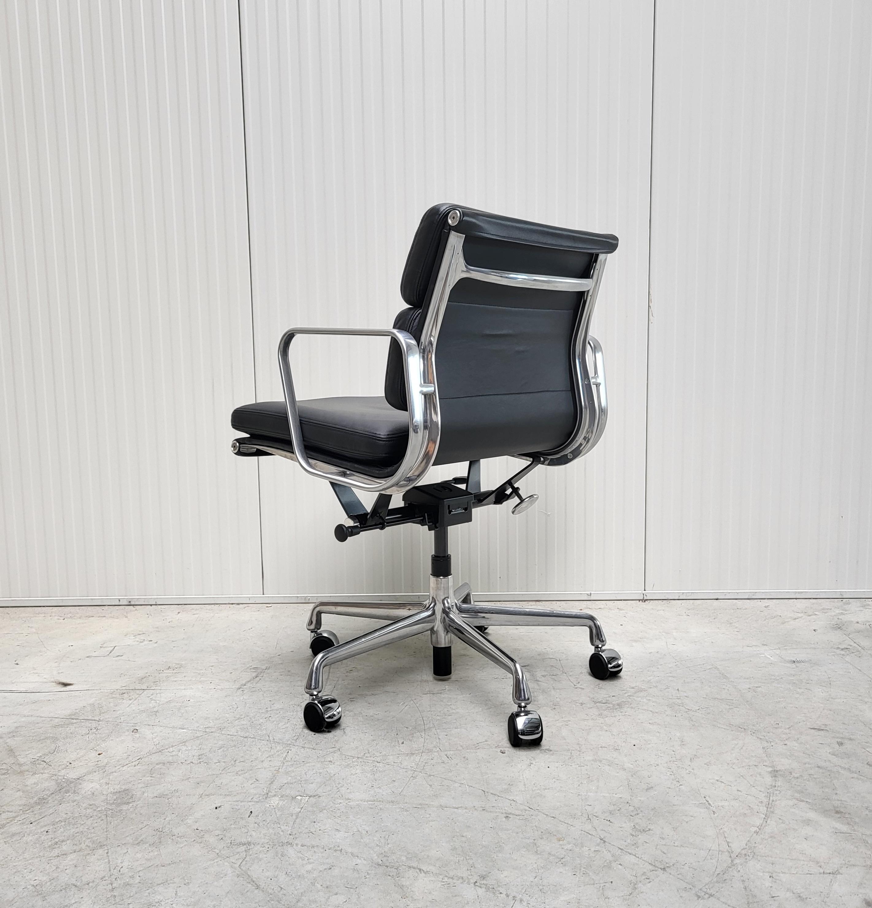 Sedia da ufficio Herman Miller EA435 Black Soft Pad di Charles Eames, modello 2018 In condizioni buone in vendita a Aachen, NW