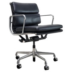 Herman Miller EA435 Silla de oficina con cojín blando negra de Charles Eames, modelo 2018