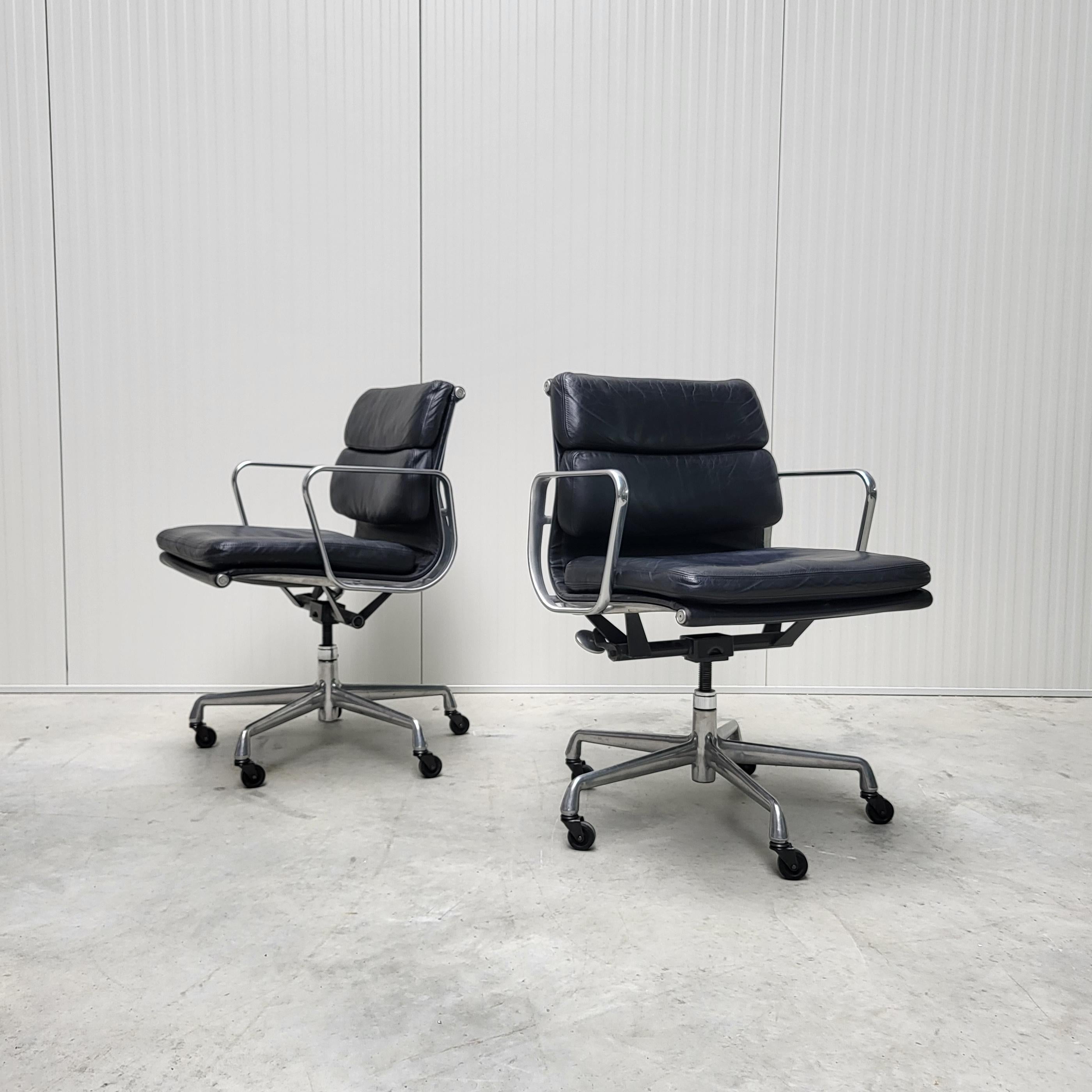 Very nice soft pad office chair model EA435 produced by Herman Miller. 
The chair features a polished aluminium frame and was made in 1993.

The chair is height adjustable and has a tilt mechanism.
We having actually 2x chairs available!

It has a