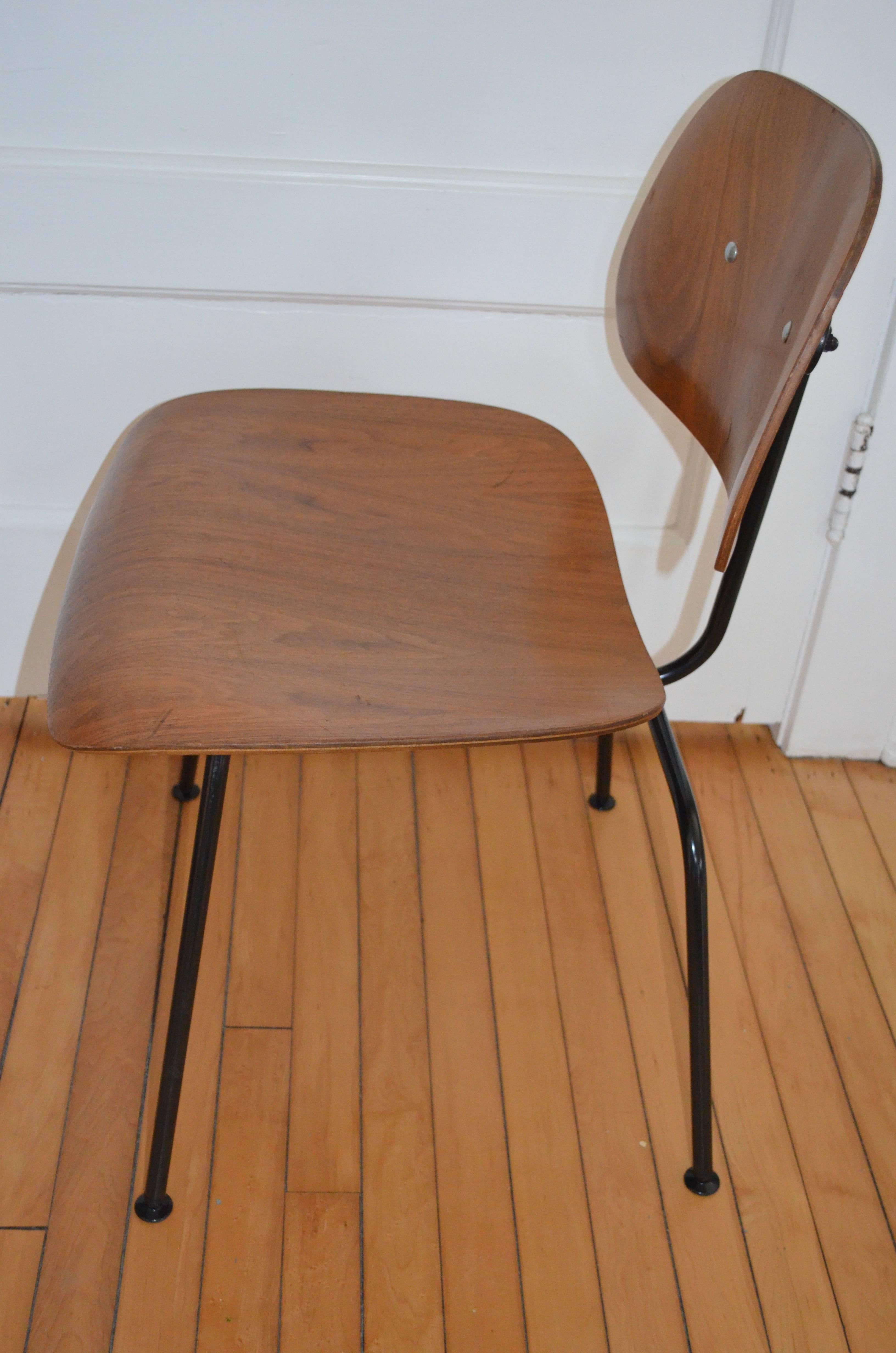 American Herman Miller Eames 1950s Walnut Dining Room Chair with New HM Frames 