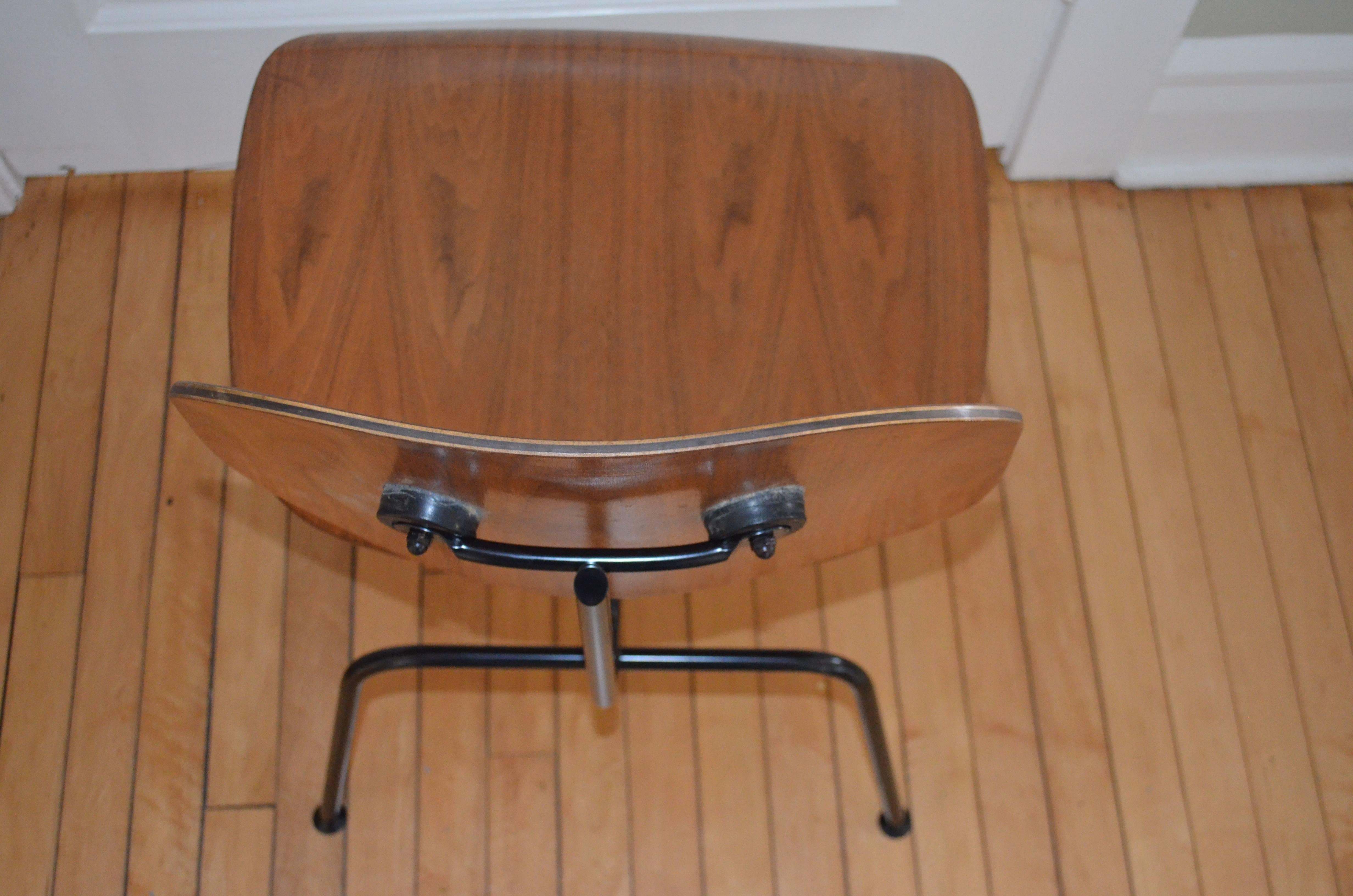Steel Herman Miller Eames 1950s Walnut Dining Room Chair with New HM Frames 