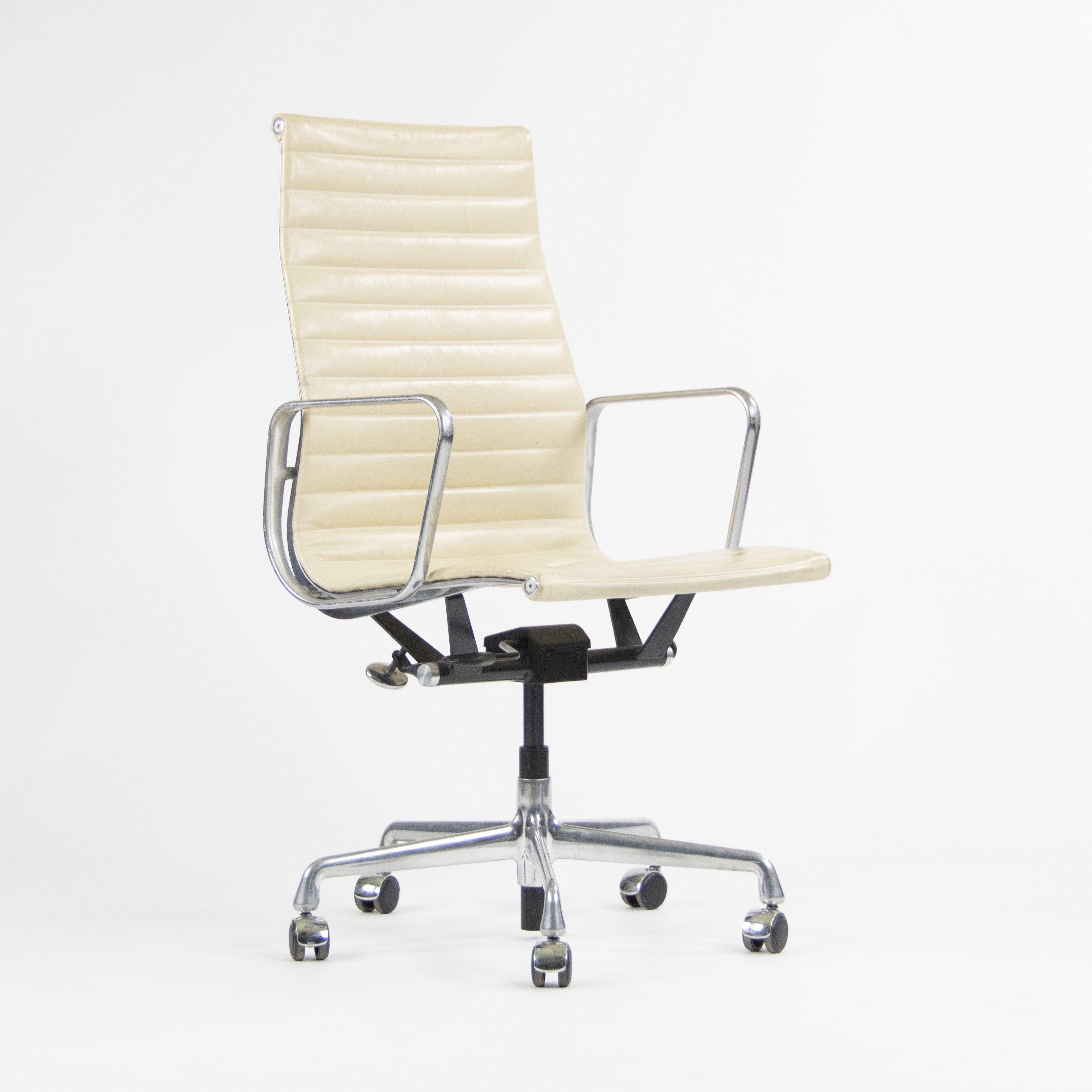 Modern Herman Miller Eames 2011 Executive Aluminum Group Desk Chair 3x Available Ivory For Sale