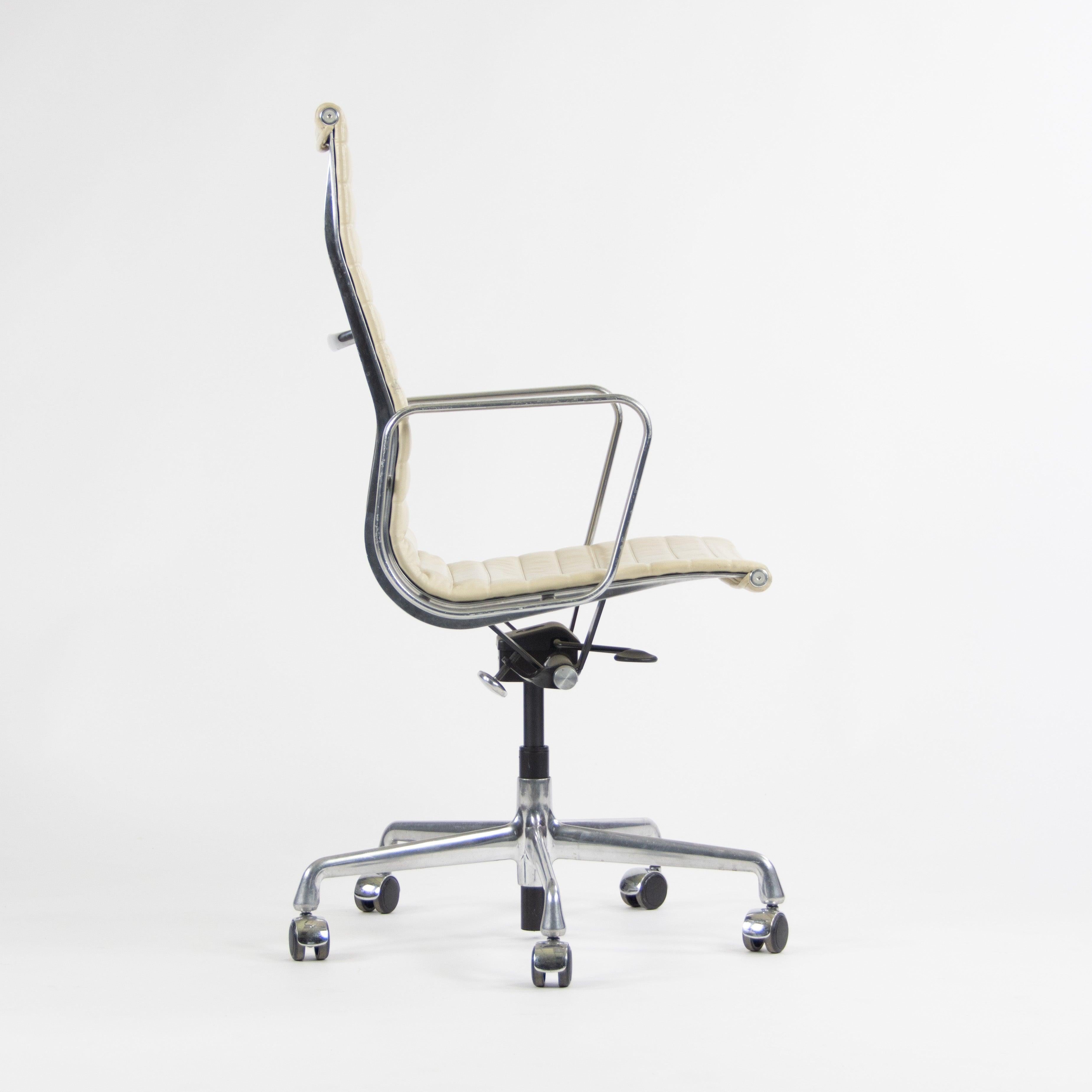 American Herman Miller Eames 2011 Executive Aluminum Group Desk Chair 3x Available Ivory For Sale