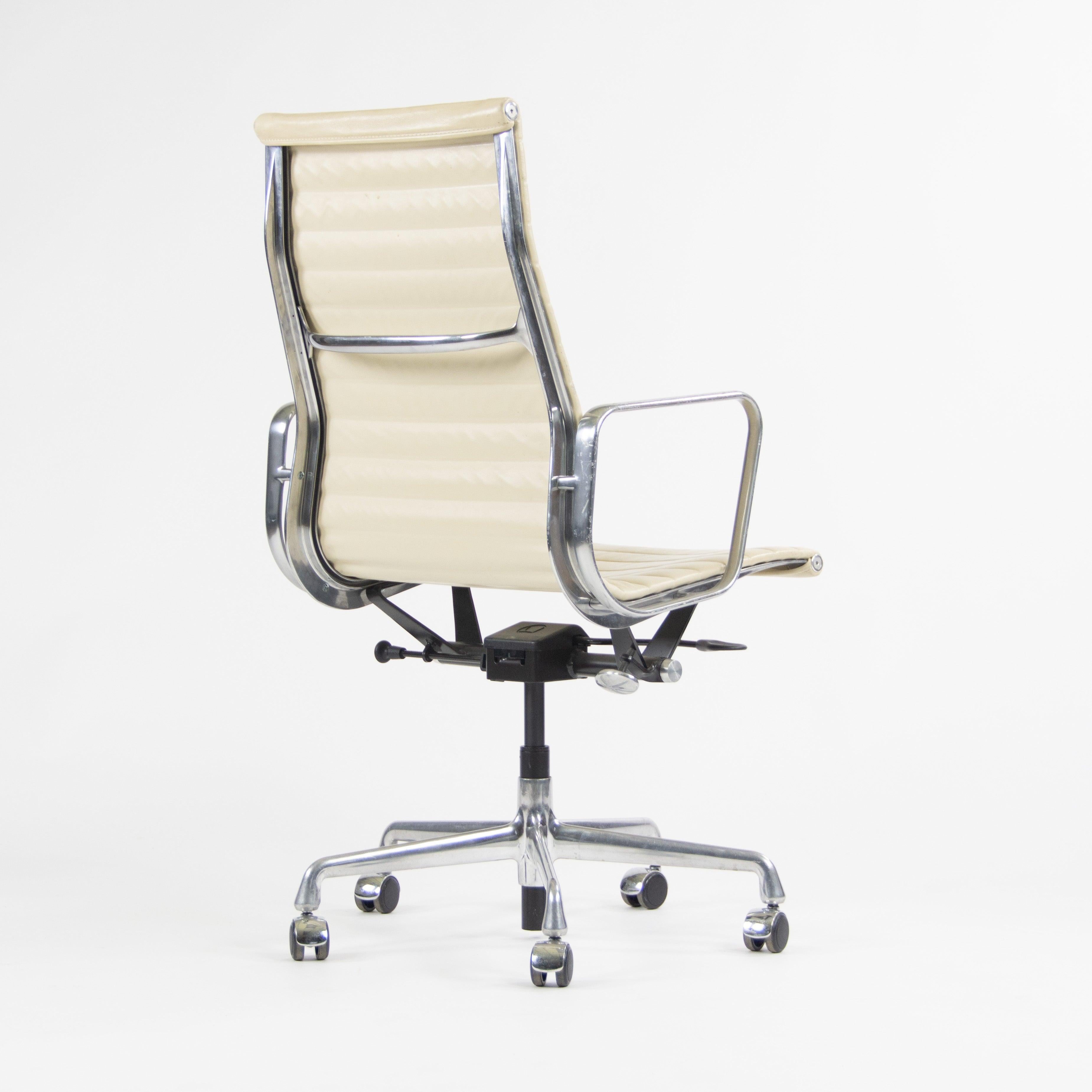 Herman Miller Eames 2011 Executive Aluminum Group Desk Chair 3x Available Ivory In Good Condition For Sale In Philadelphia, PA