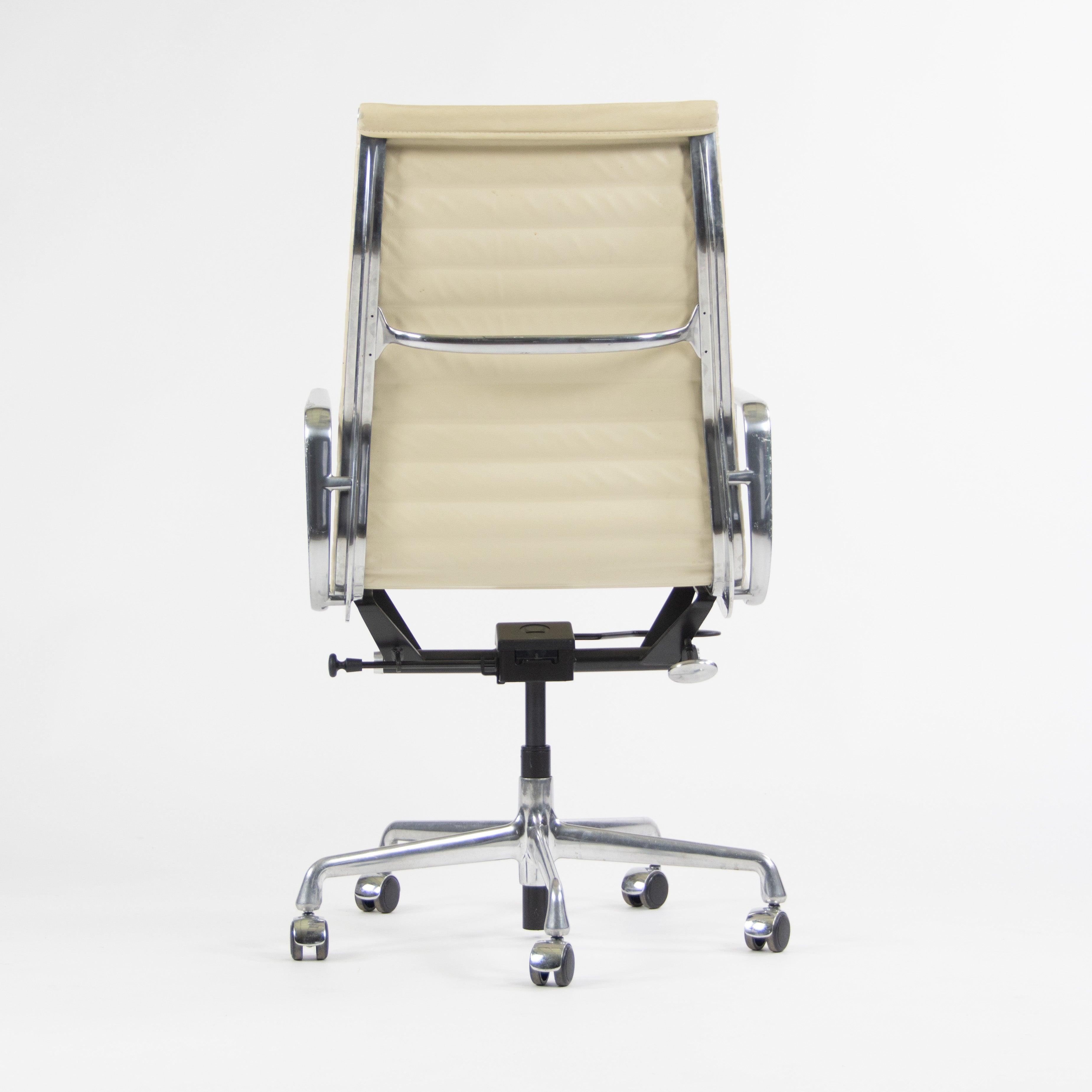 Contemporary Herman Miller Eames 2011 Executive Aluminum Group Desk Chair 3x Available Ivory For Sale