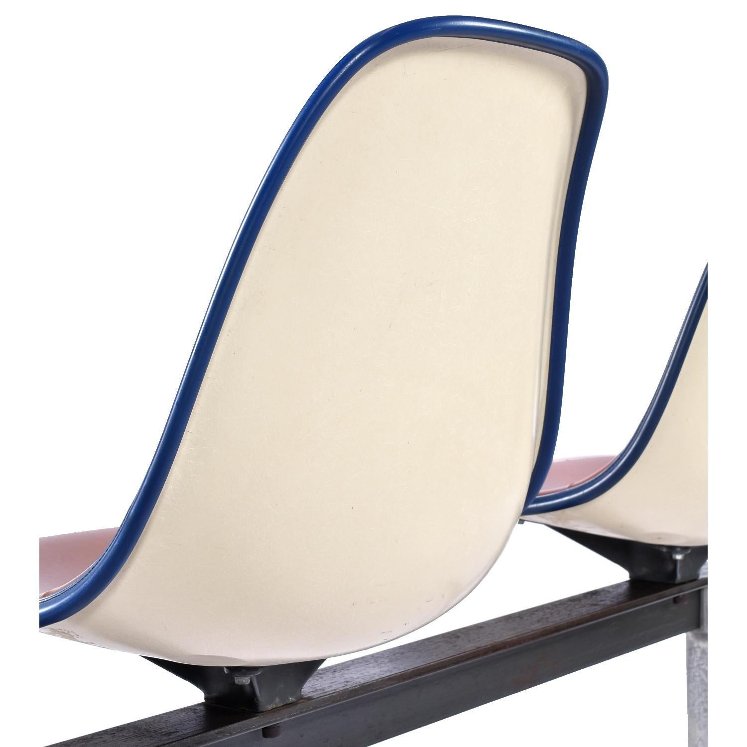 Herman Miller Eames 3-Seat Tandem Bench Eastern Air Lines Red Orange Naugahyde In Good Condition For Sale In Chattanooga, TN