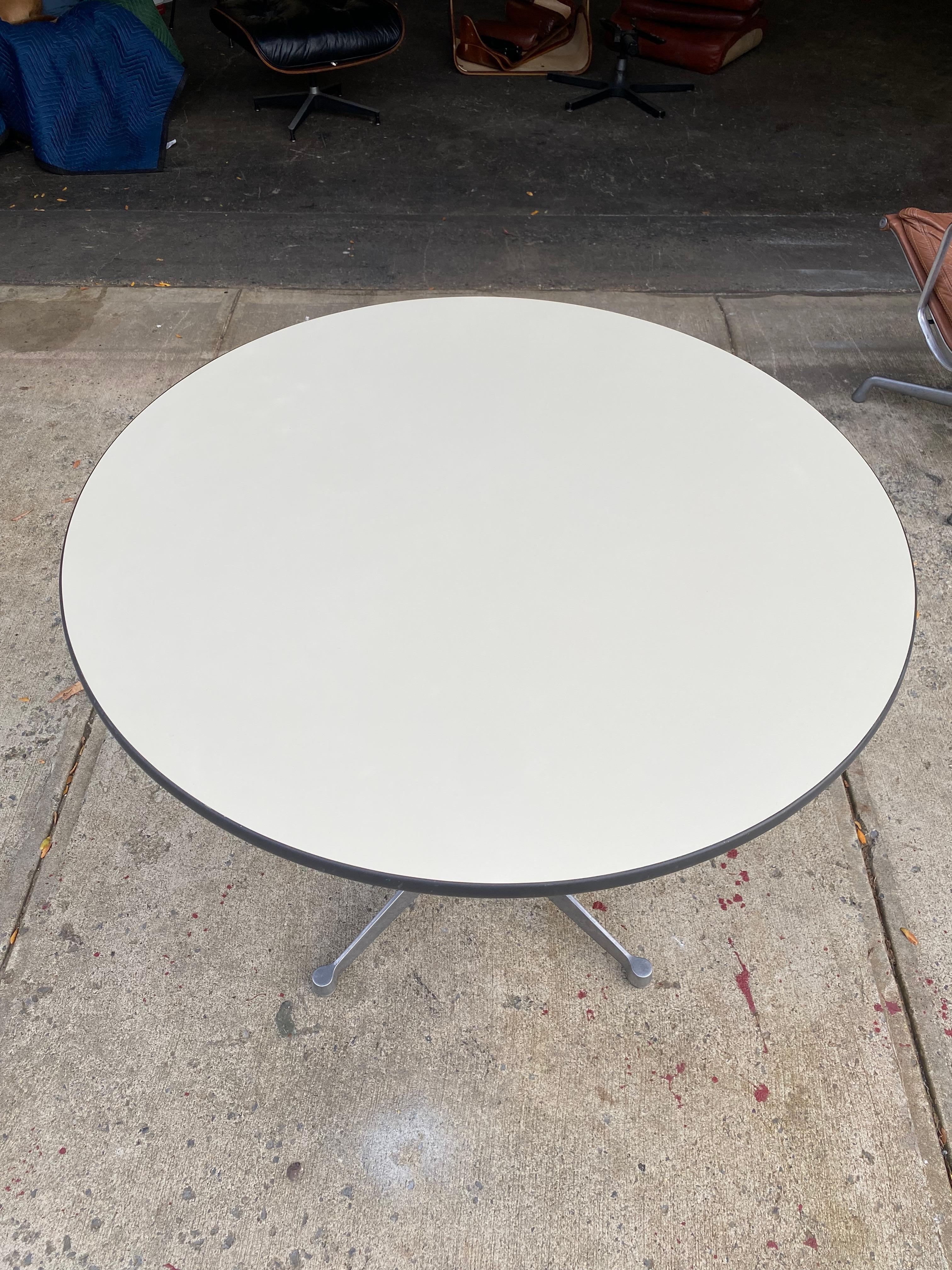 Herman Miller Eames Dining Table In Good Condition In Brooklyn, NY