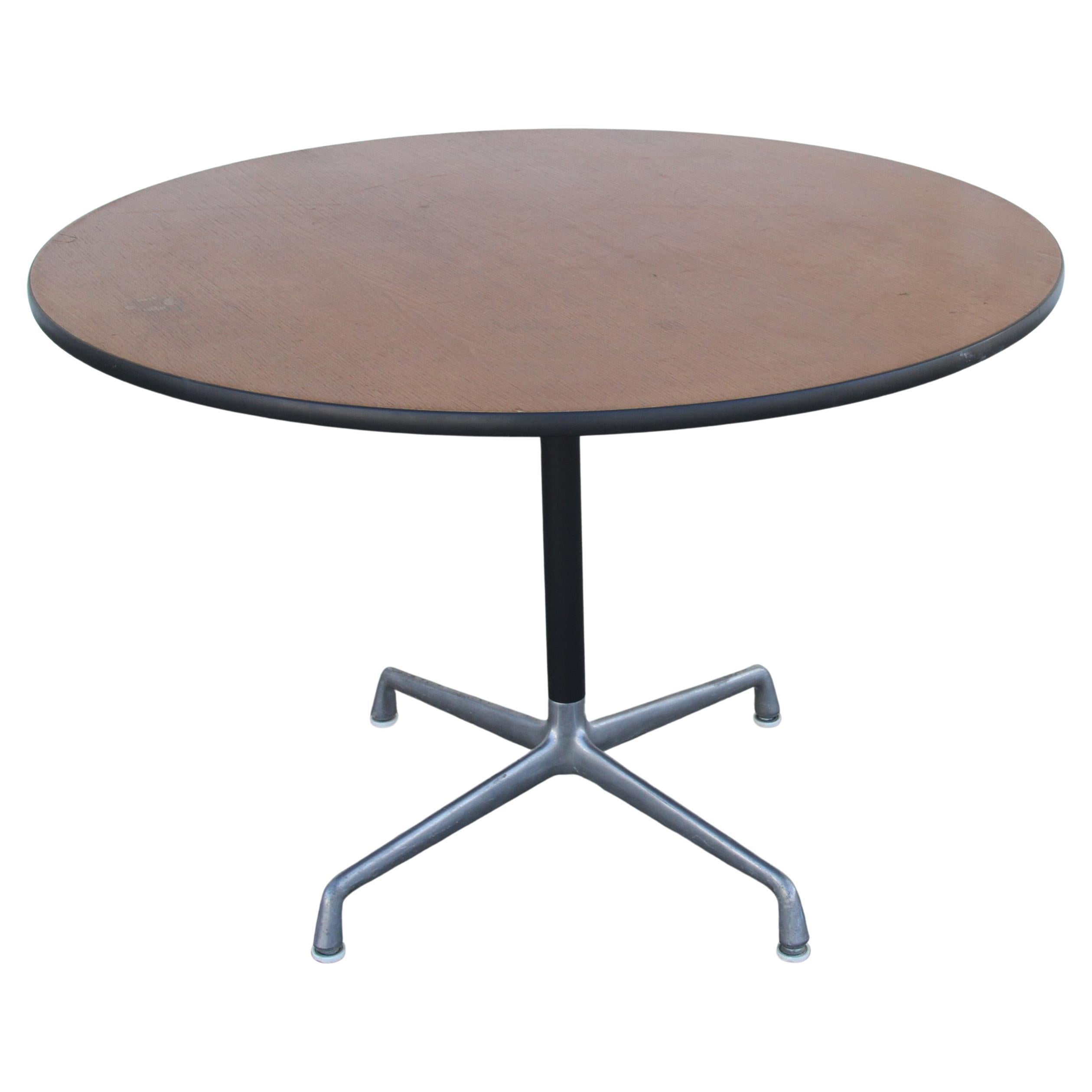 Herman Miller Eames 42" Round Table  For Sale