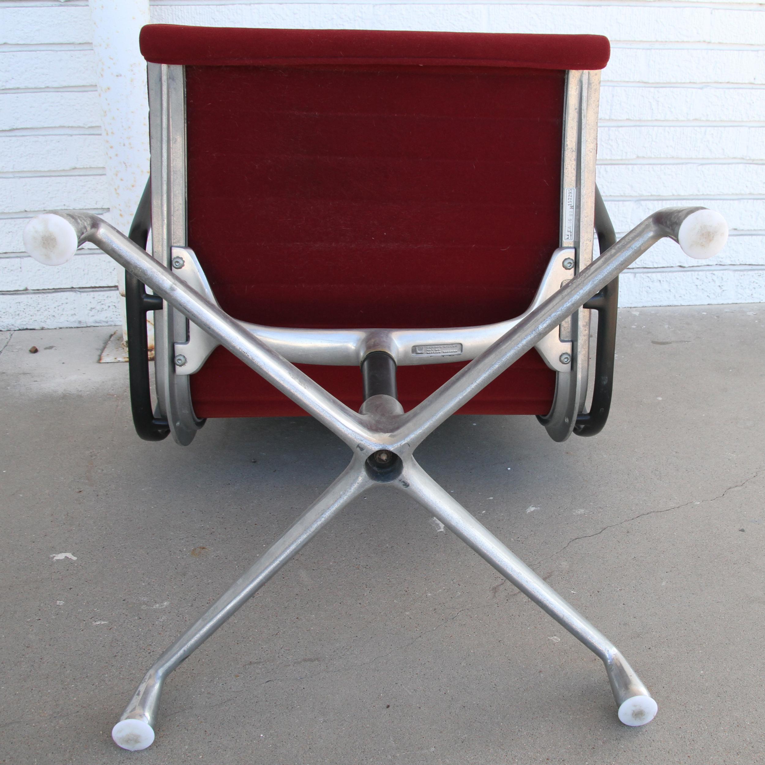 Herman Miller  Eames ' Aluminium-Stuhl (Mitte des 20. Jahrhunderts) im Angebot