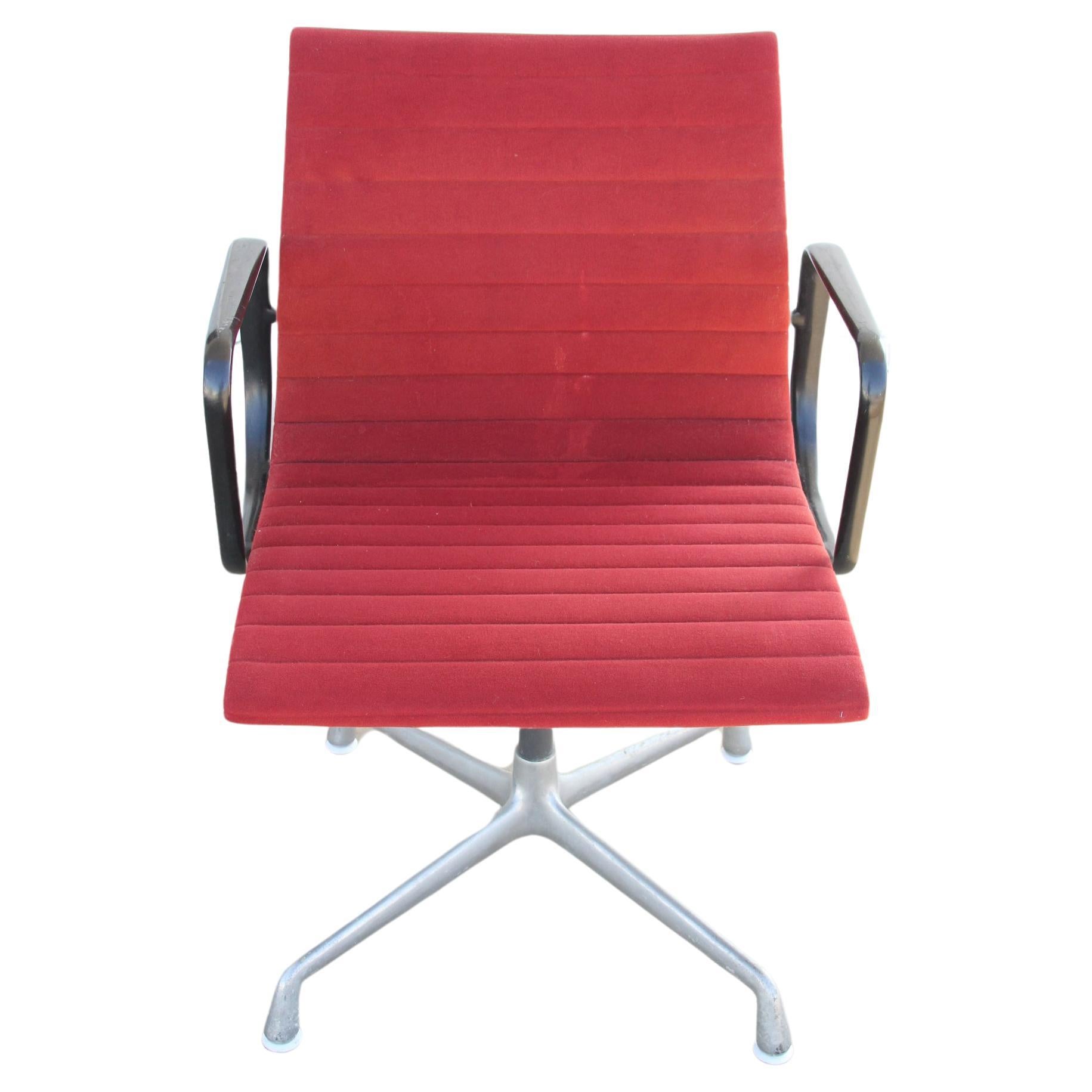 Herman Miller  Eames ’ Aluminum Chair For Sale