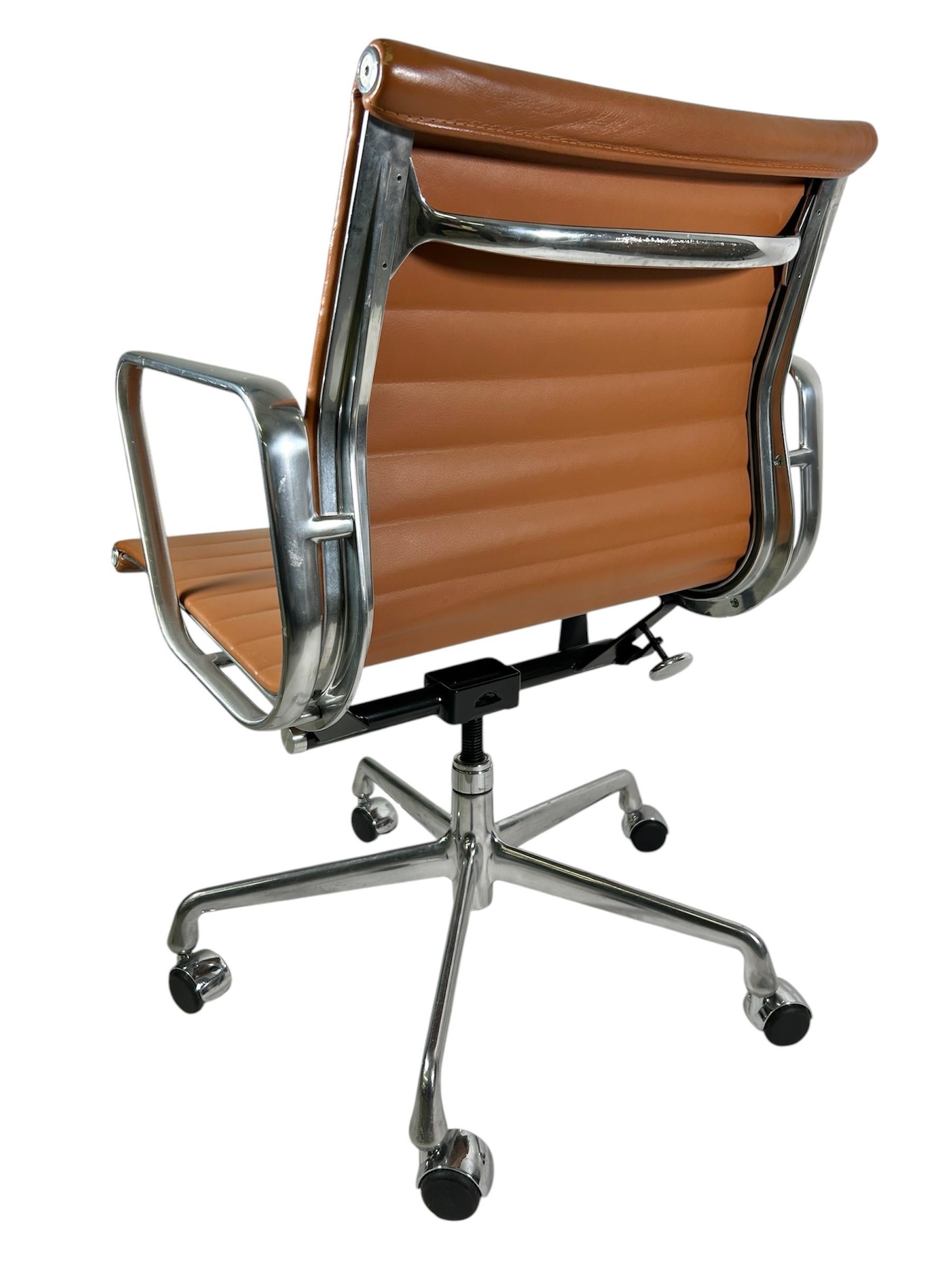 Mid-Century Modern Herman Miller Eames Aluminum Group Office Chair in Caramel Leather