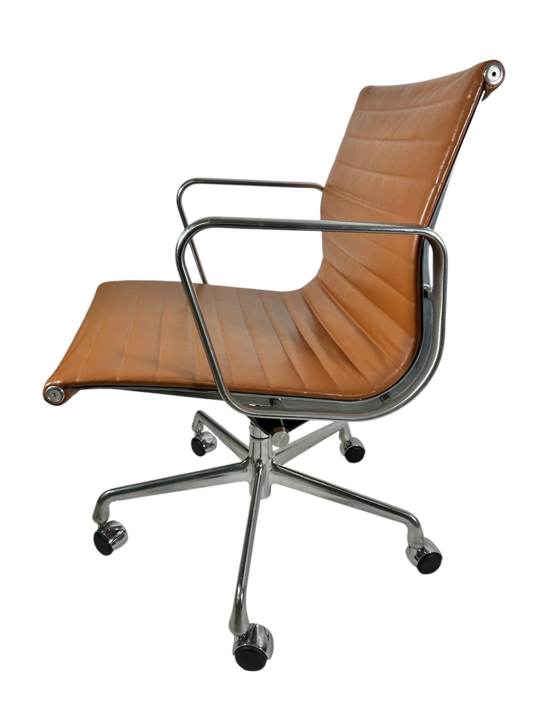 American Herman Miller Eames Aluminum Group Office Chair in Caramel Leather For Sale
