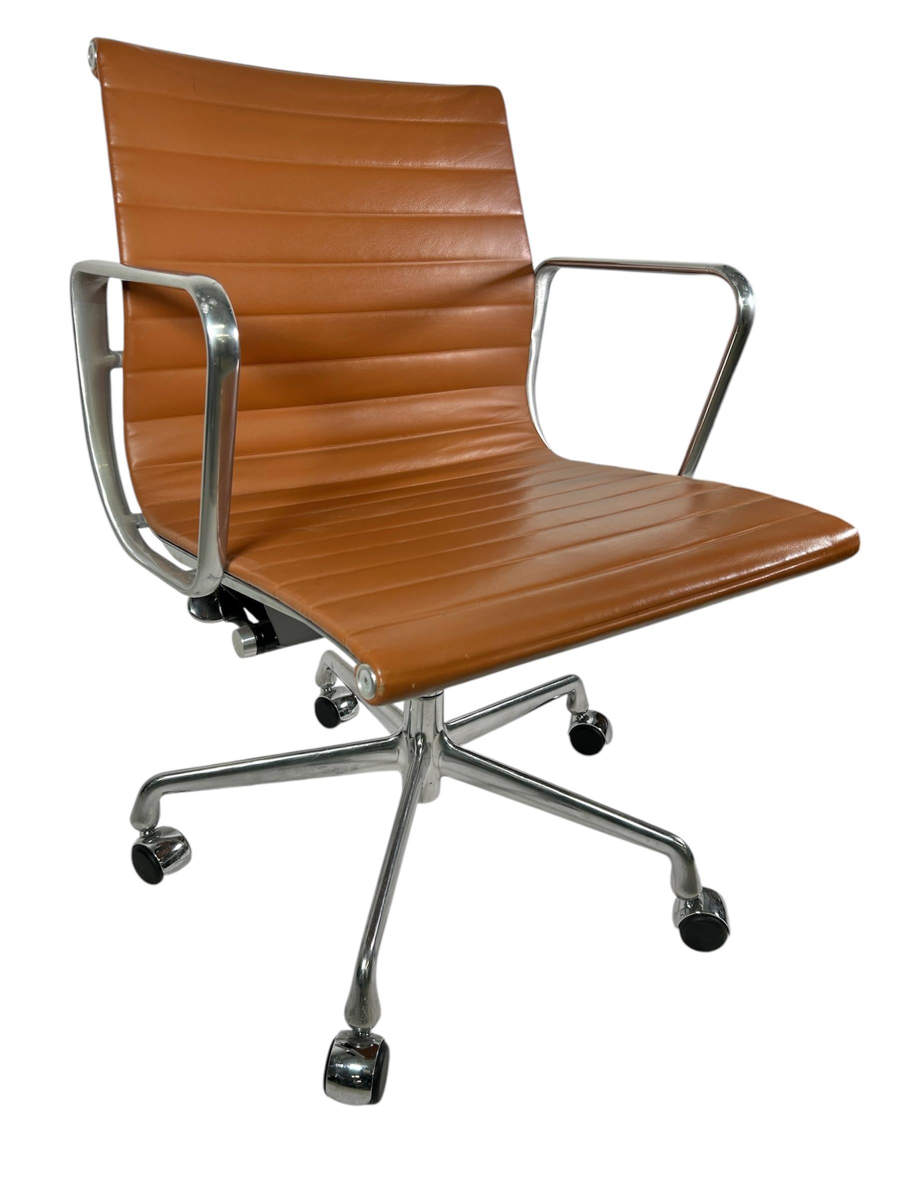 Contemporary Herman Miller Eames Aluminum Group Office Chair in Caramel Leather For Sale