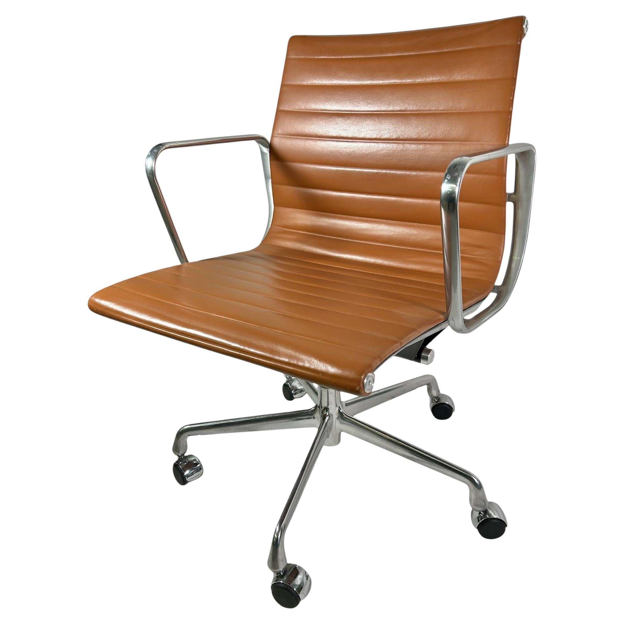 Grupo de Aluminio Eames