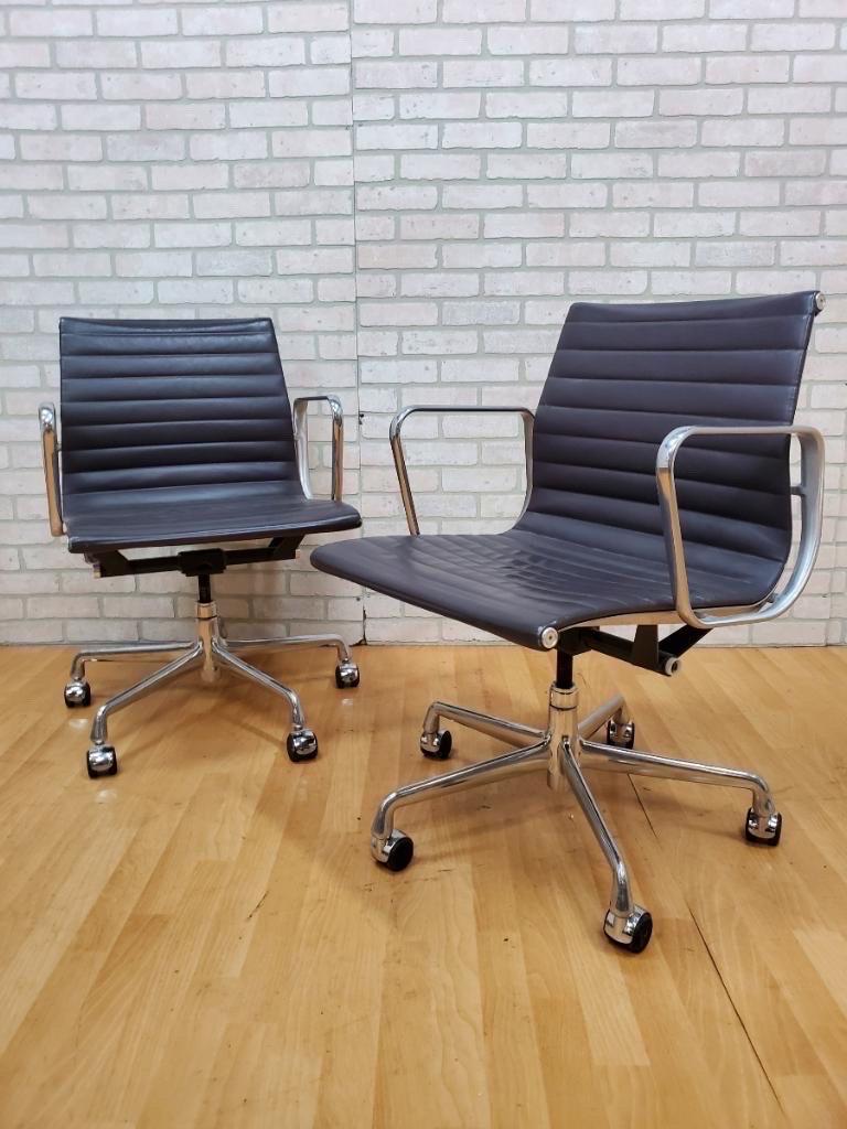 Herman Miller Eames Aluminum Management Group Leather Chair, Set of 2 In Good Condition In Chicago, IL