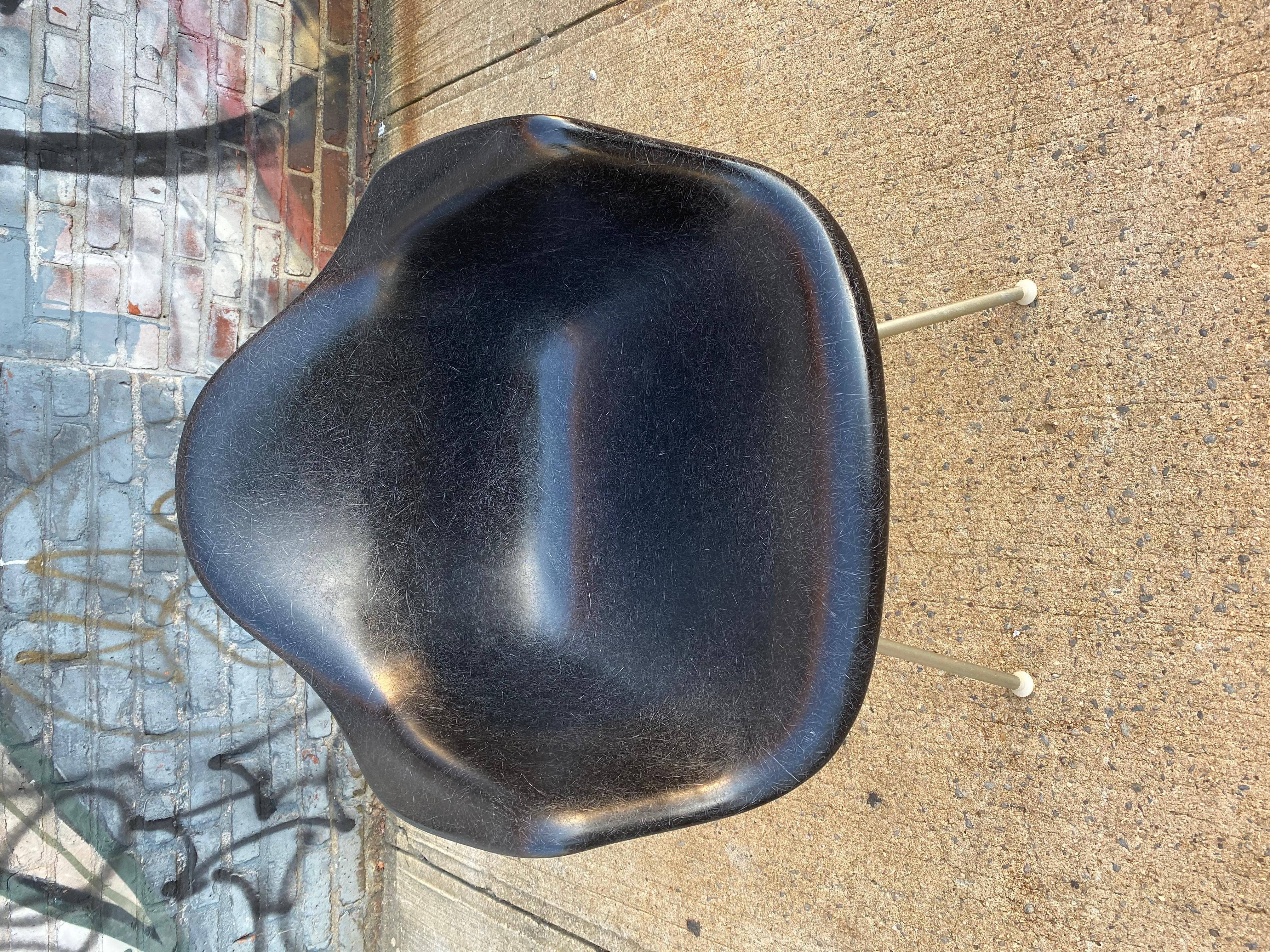 Herman Miller Eames Black Lounge Armchair model LAX In Good Condition In Brooklyn, NY