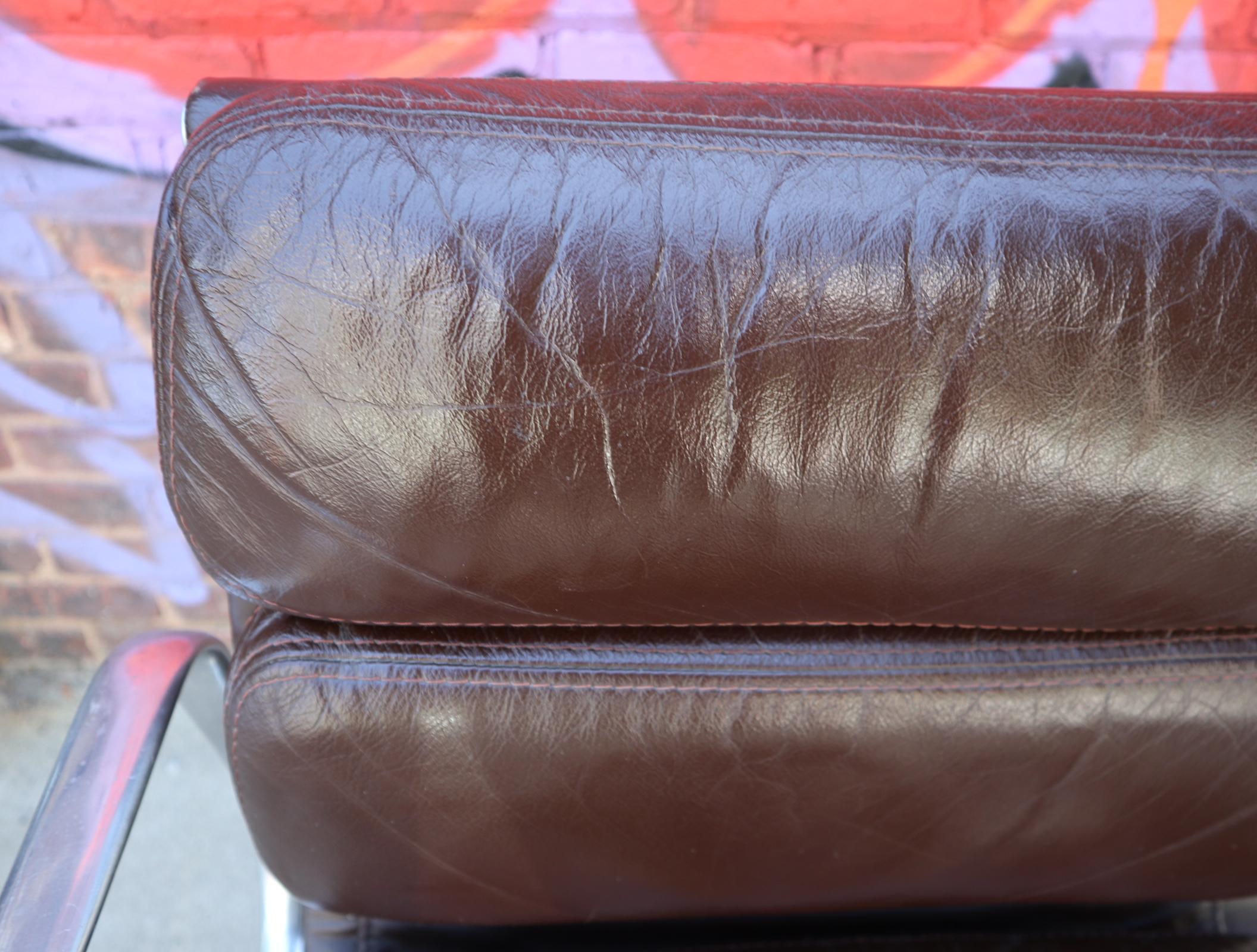 Exceptional Herman Miller Eames Brown Leather Soft Pad Management Office Chair In Good Condition In Brooklyn, NY
