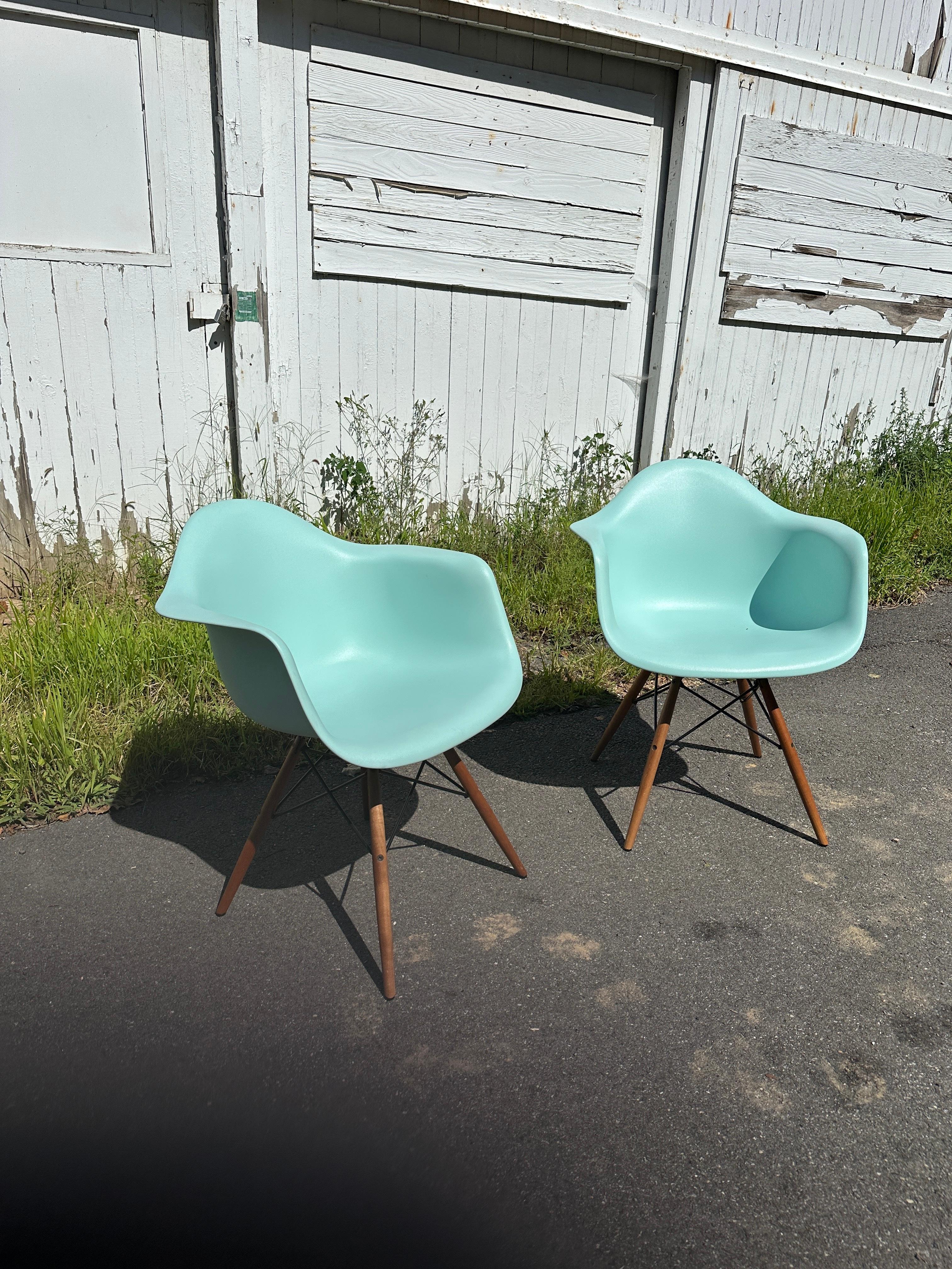 Moulage Herman Miller Eames DAW Chair - Set of (2) en vente