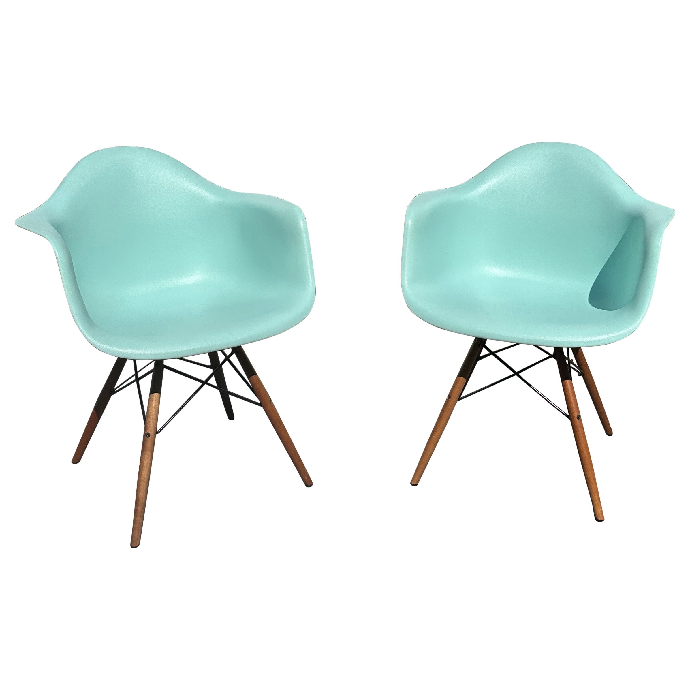 Herman Miller Eames DAW Stuhl - Satz von (2) im Angebot