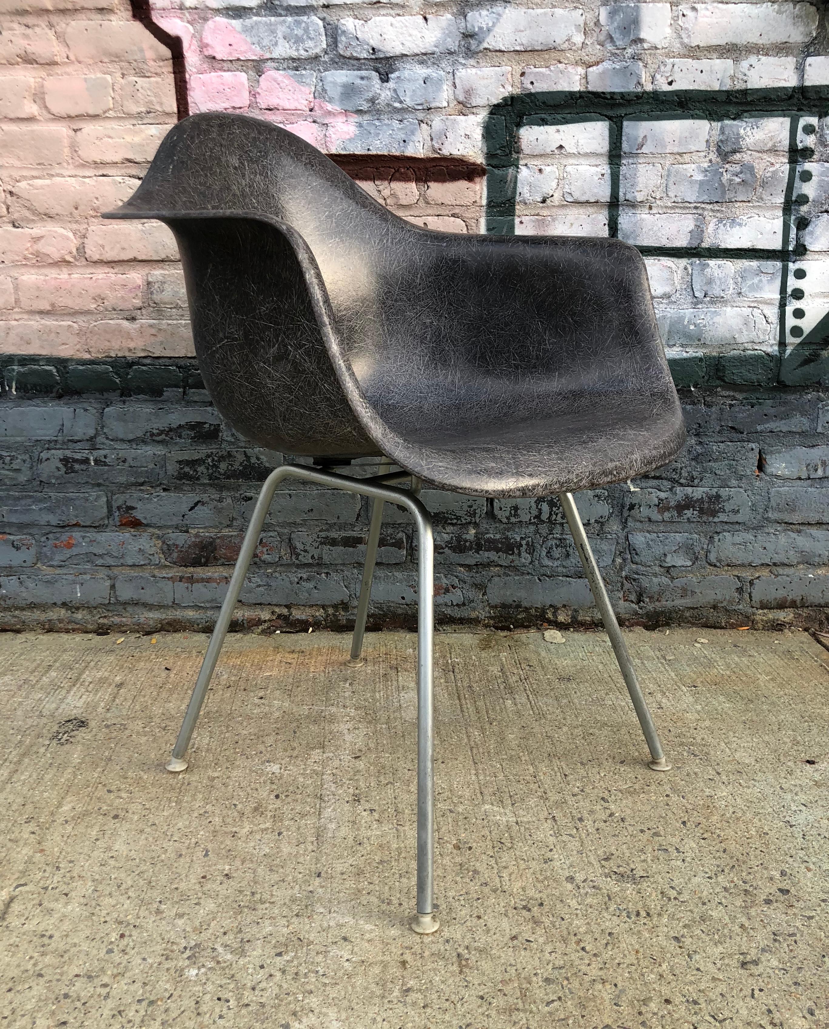 Herman Miller Eames DAX Armchair in Elephant Grey (amerikanisch)