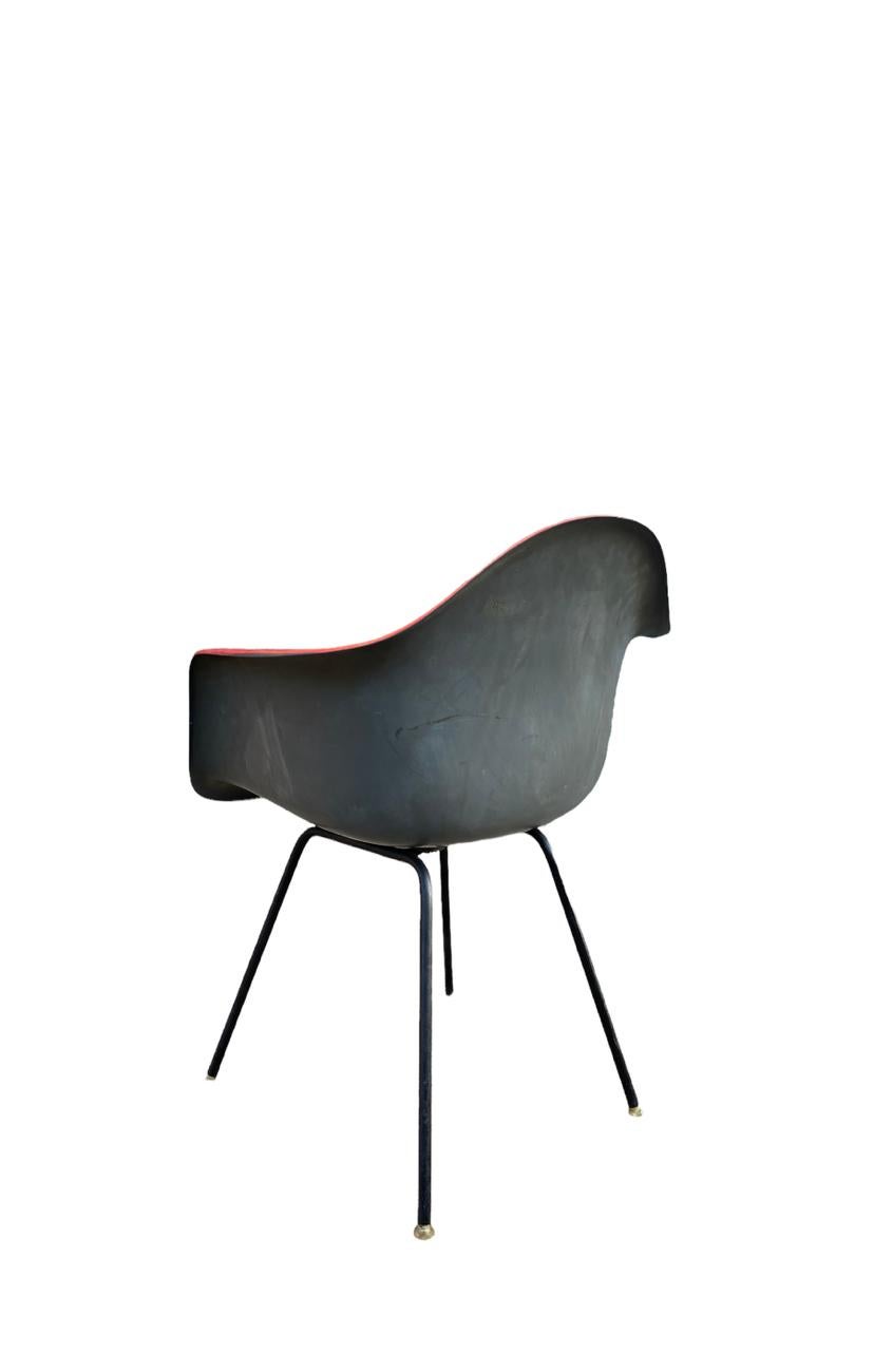 Mid-Century Modern Herman Miller Eames DAX Fiberglass Chair For Sale