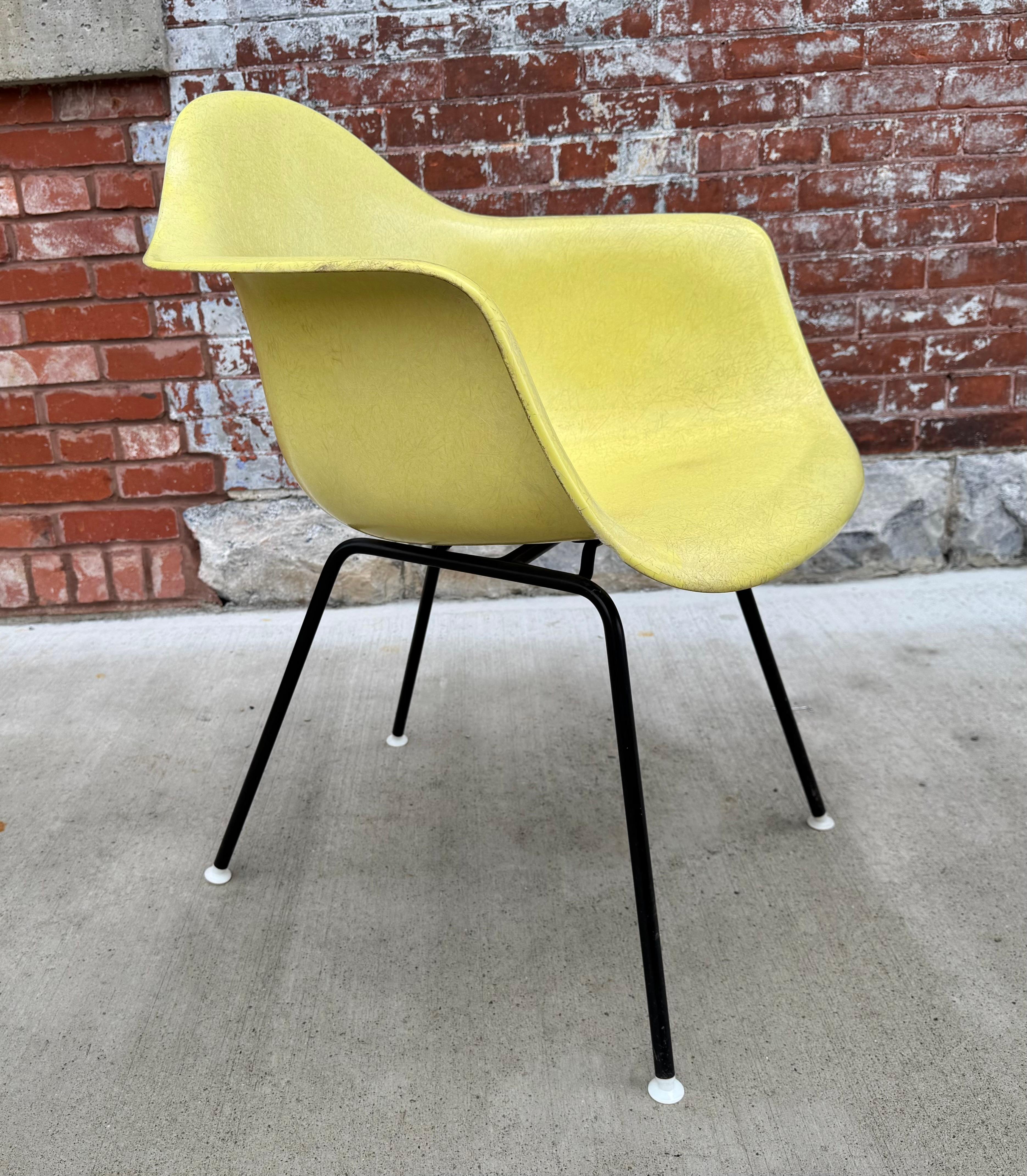 Herman Miller Eames DAX Fiberglas Stuhl / Zitronengelb / Klassisch Modernistisch im Angebot 2