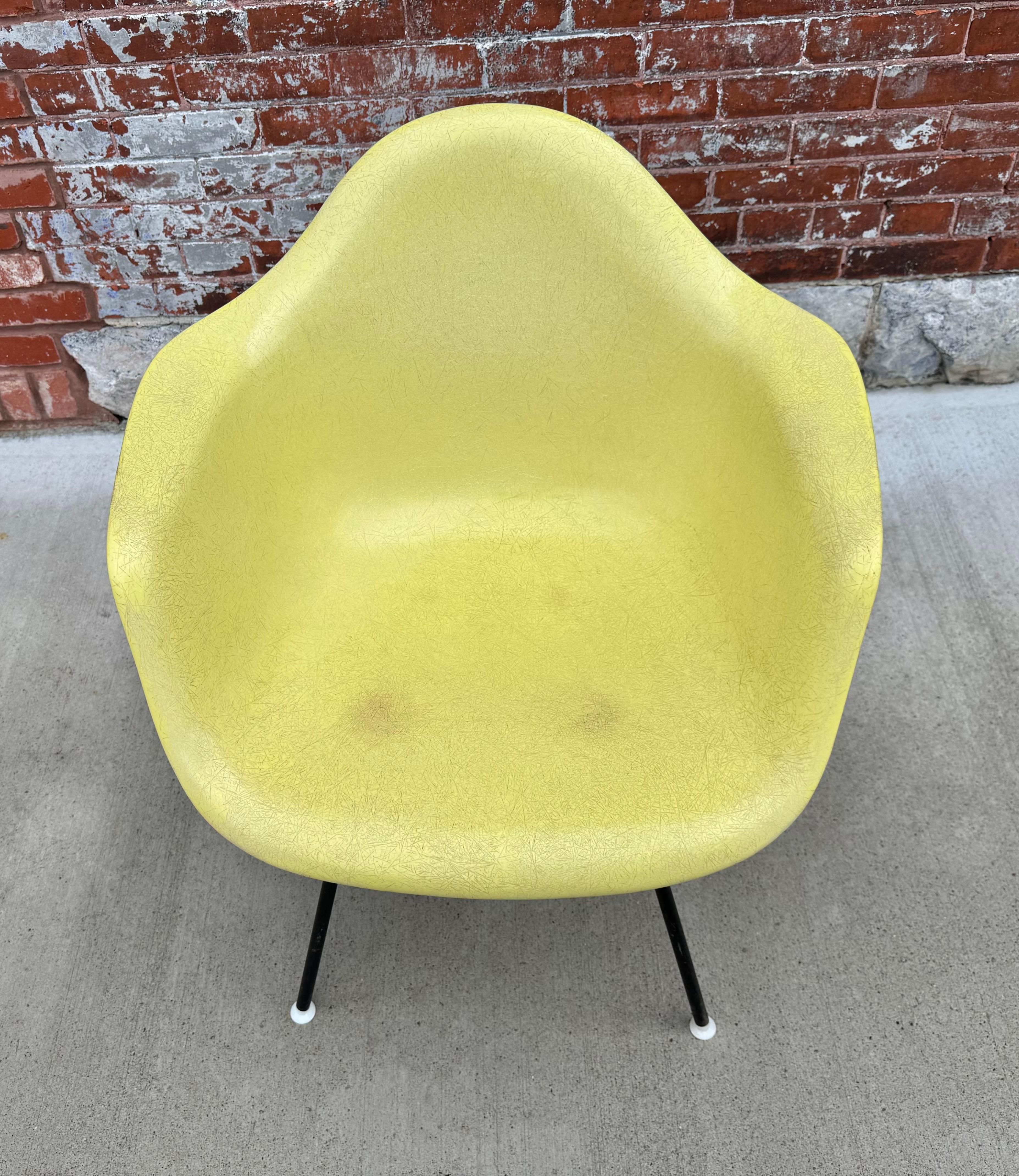 Herman Miller Eames DAX Fiberglas Stuhl / Zitronengelb / Klassisch Modernistisch im Angebot 3