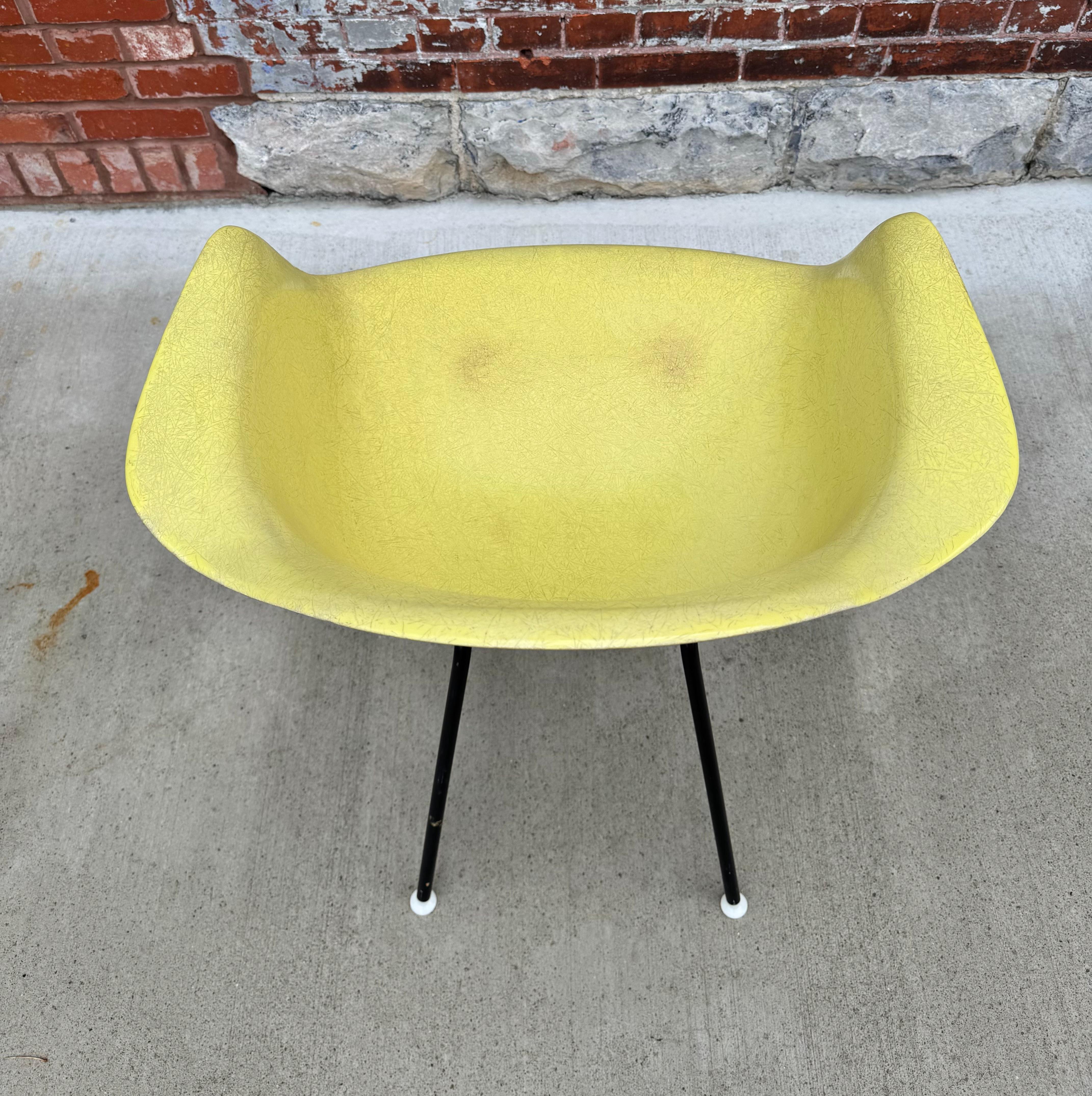 Herman Miller Eames DAX Fiberglas Stuhl / Zitronengelb / Klassisch Modernistisch im Zustand „Gut“ im Angebot in Buffalo, NY