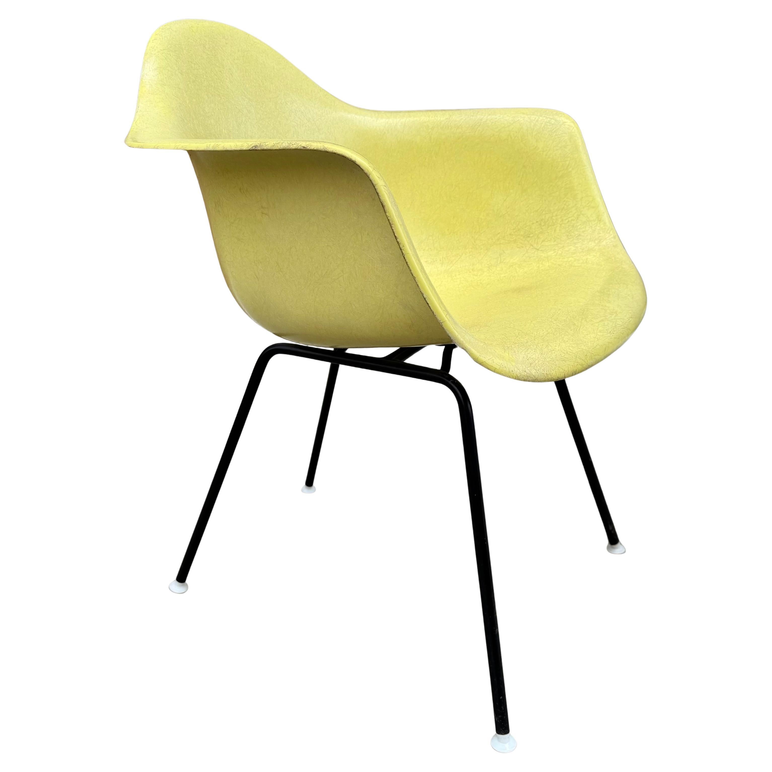 Sedia in fibra di vetro Herman Miller Eames DAX / Giallo limone / Modernista classico