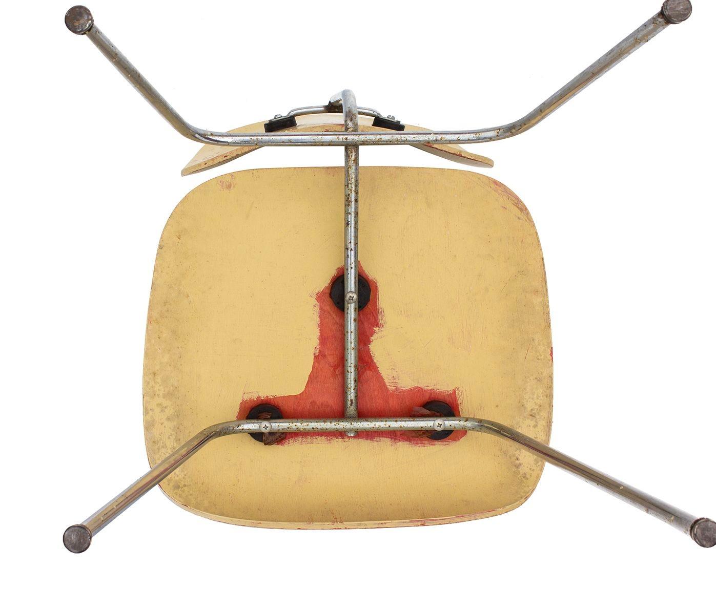 Herman Miller Eames DCM Chair Butter Yellow- Red Aniline Dye Finish unterhalb von #2 im Angebot 1