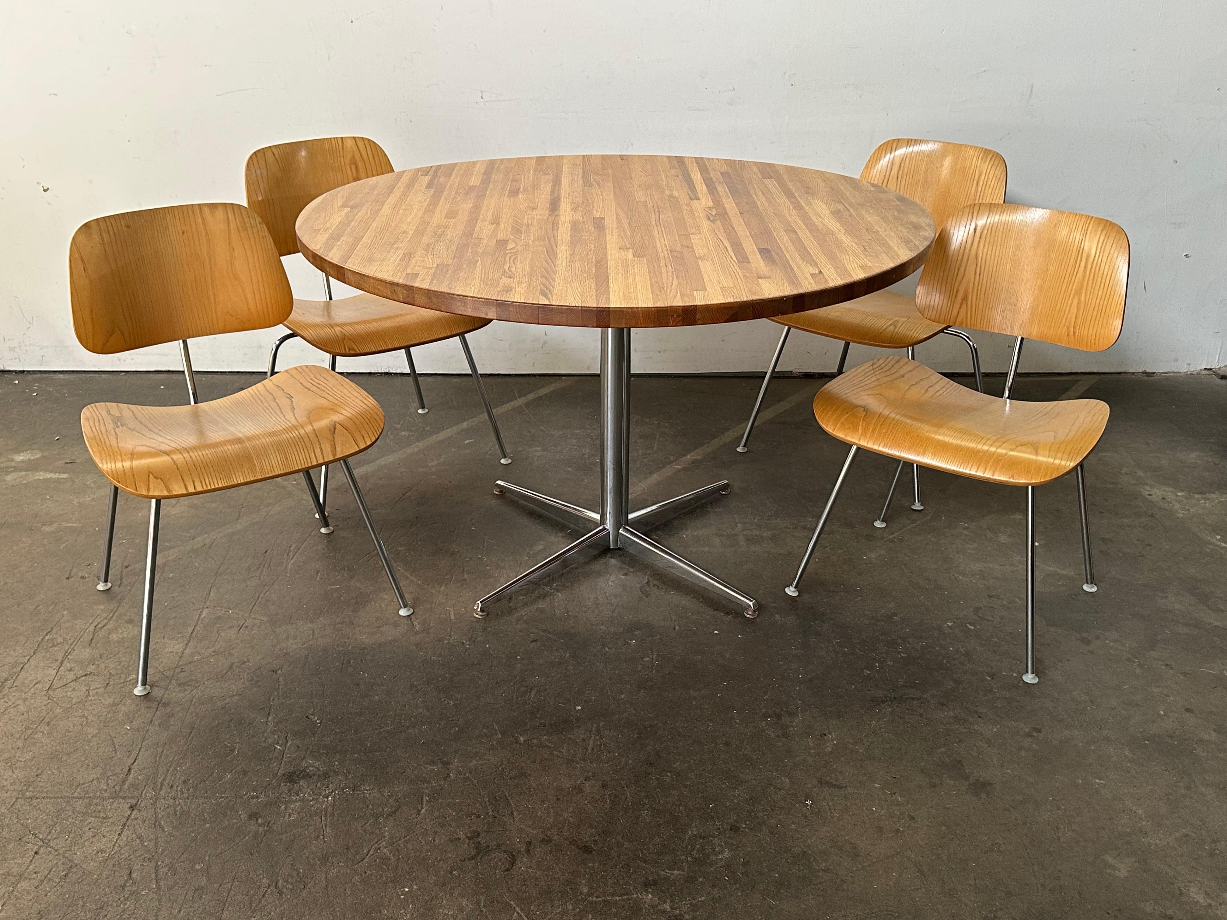 Herman Miller Eames DCM Dining Chair Set with 48” Round Butcher Block Table In Good Condition For Sale In Brooklyn, NY