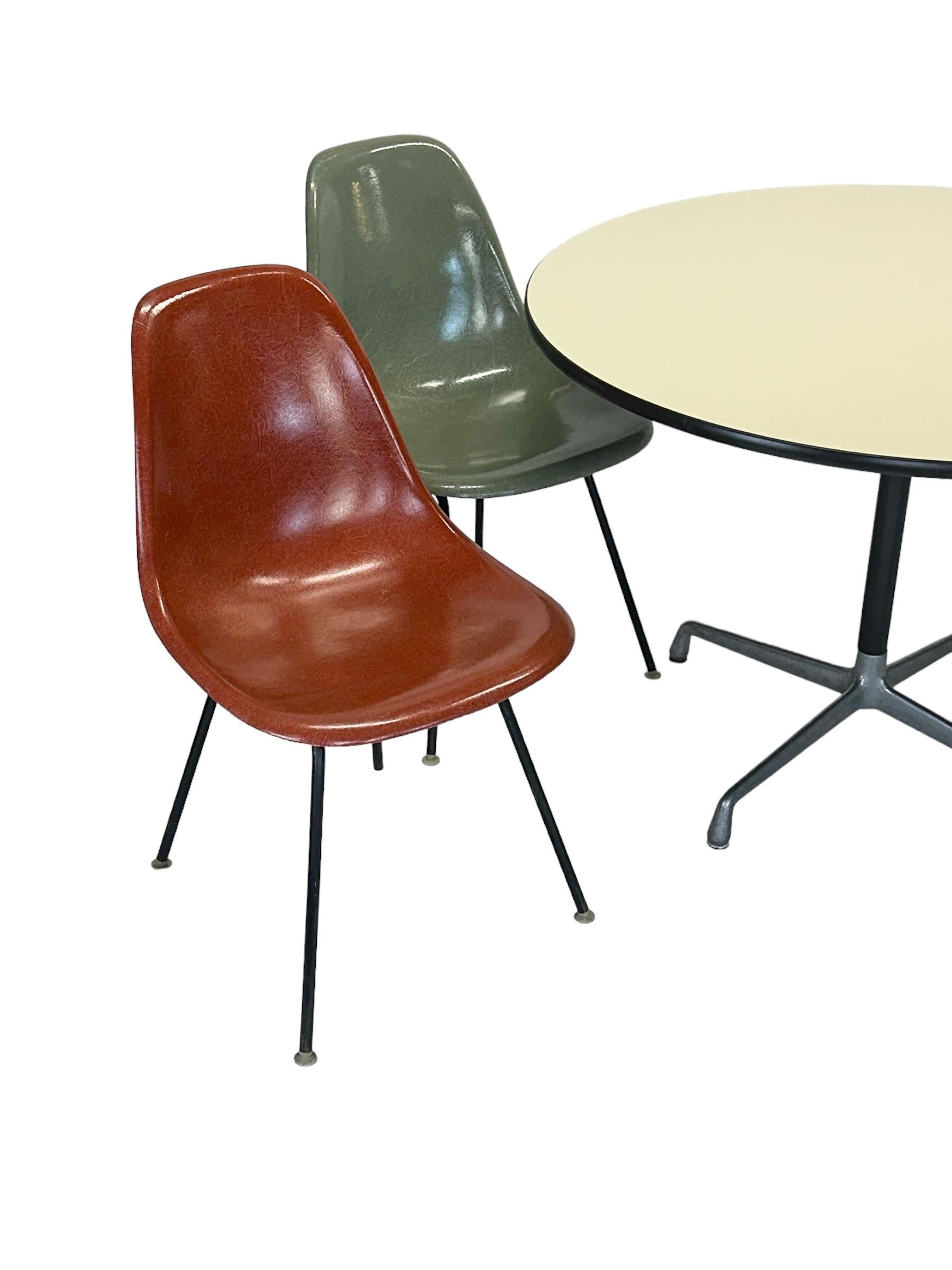 Mid-Century Modern Herman Miller Eames Dining Chair and Table Set For Sale