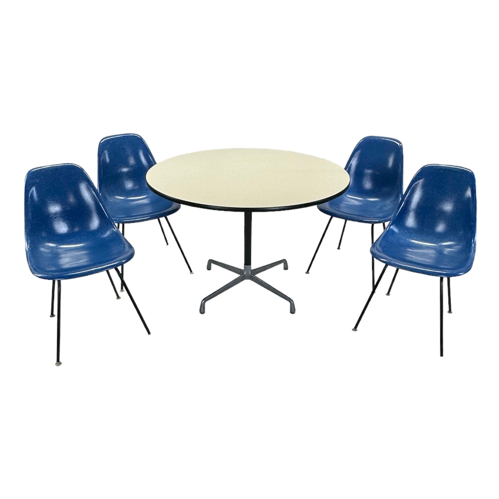 Juego de comedor Eames de Herman Miller
