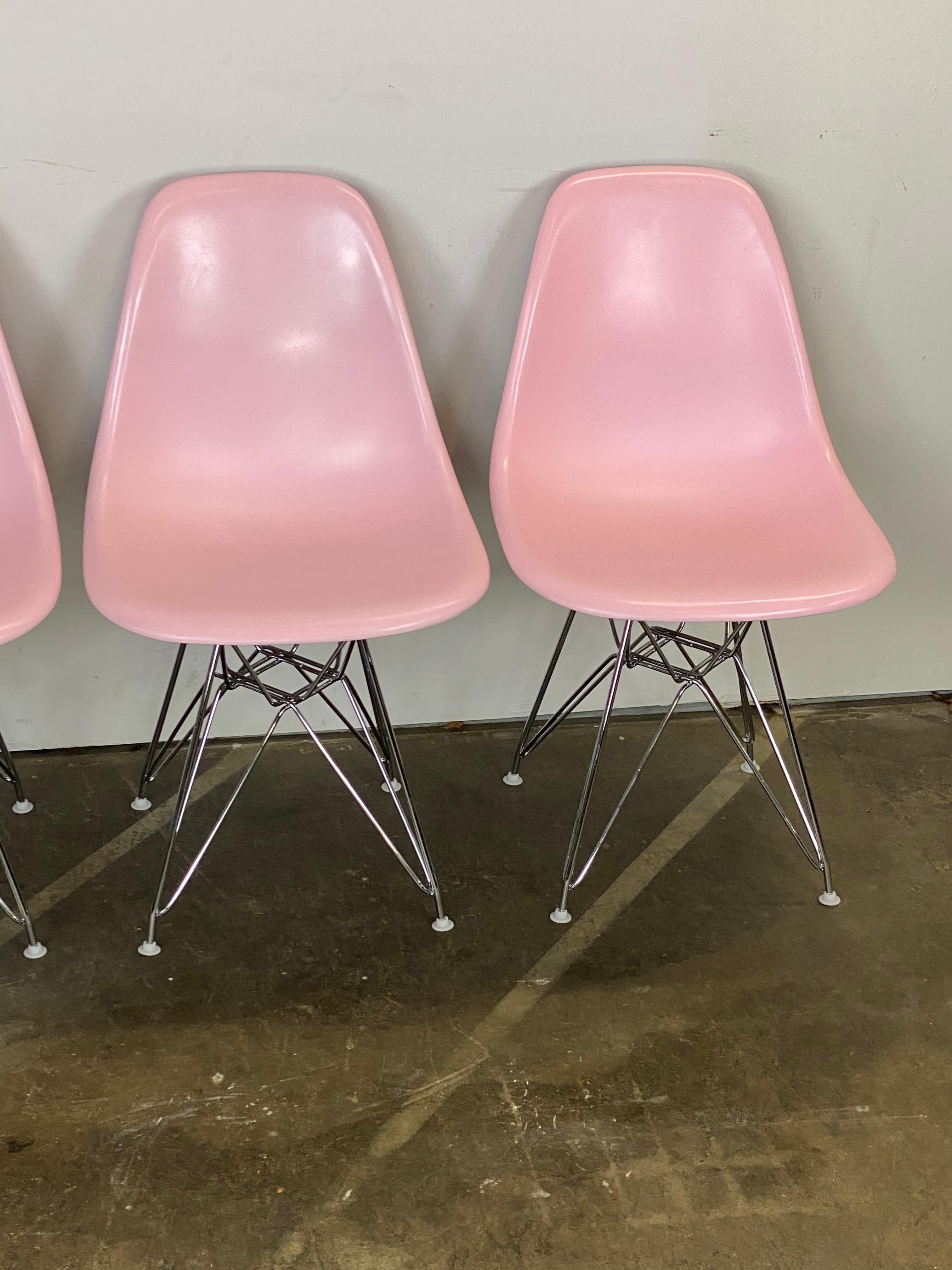 Fiberglass Herman Miller Eames Dining Set with 4 Chairs For Sale