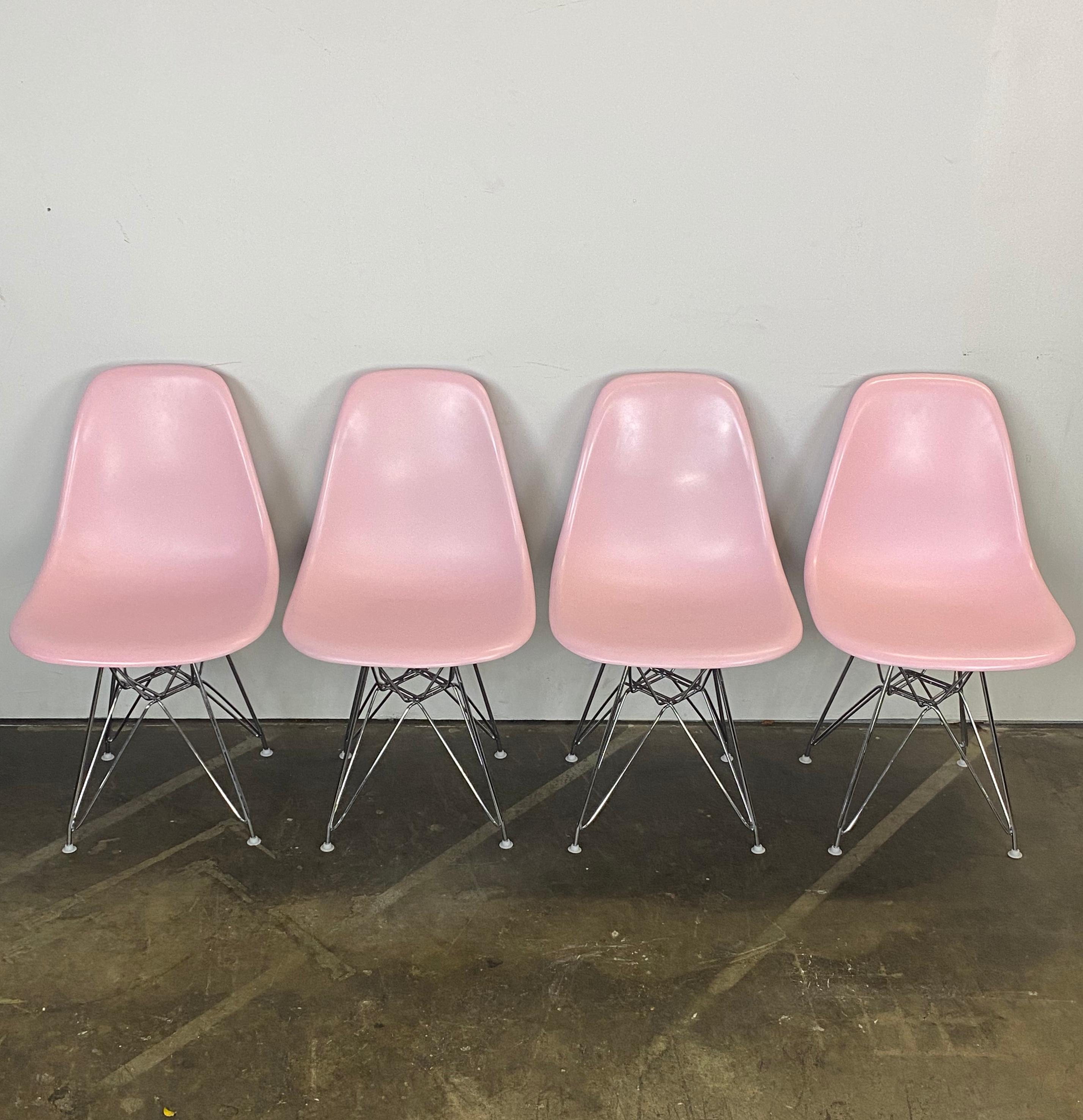 Herman Miller Eames Dining Set with 4 Chairs For Sale 1