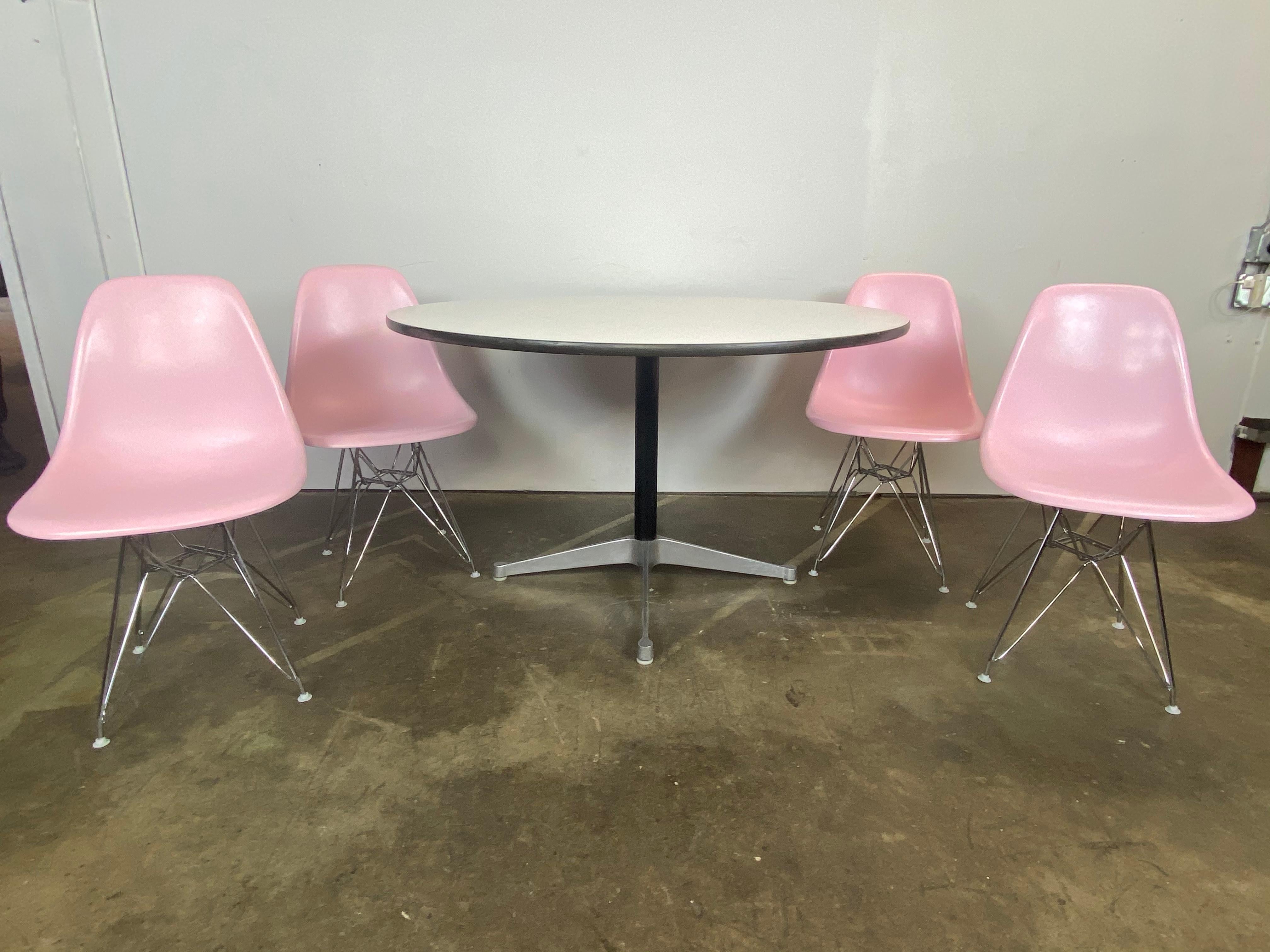20th Century Herman Miller Eames Dining Set with 4 Chairs For Sale