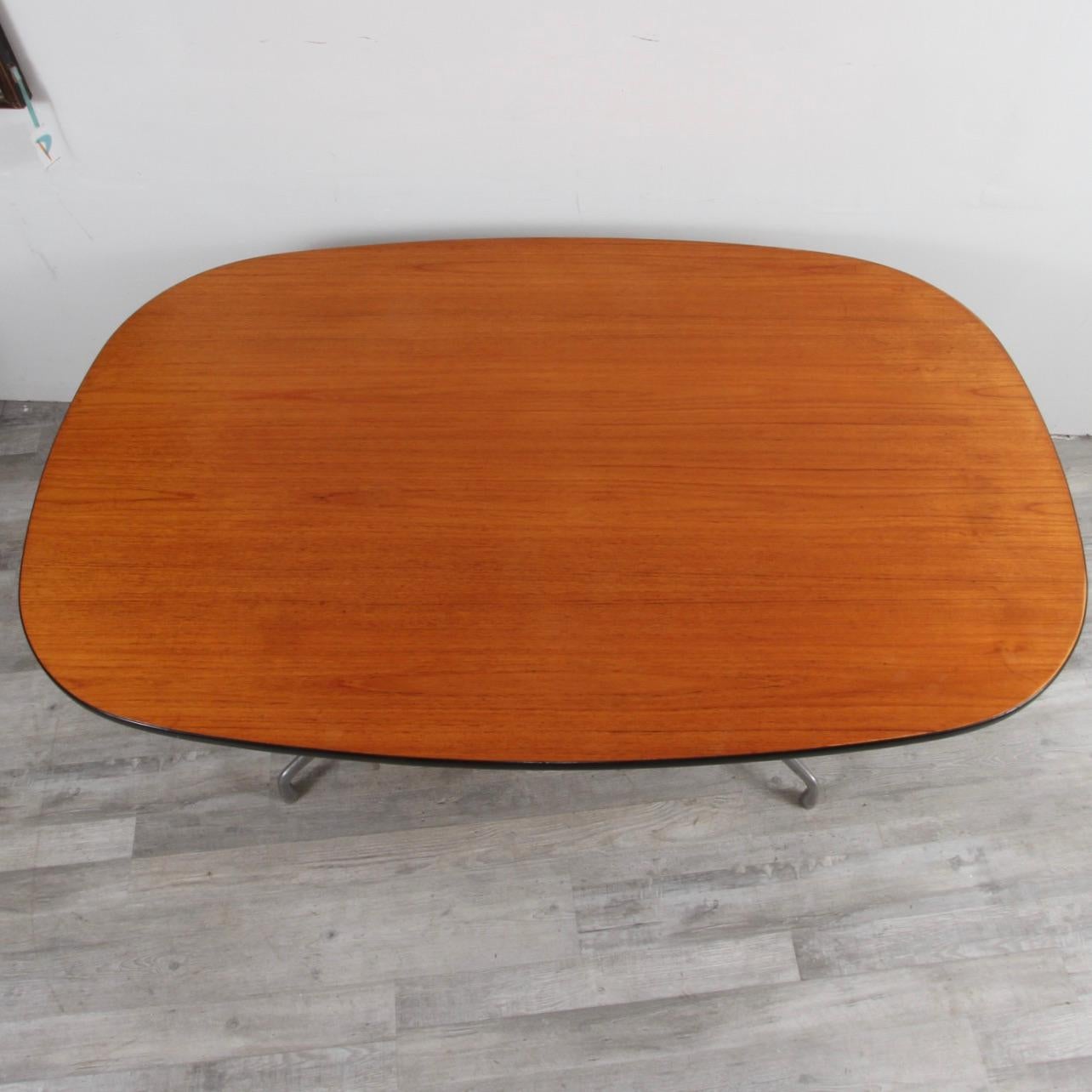 Herman Miller Eames Dining Table In Good Condition For Sale In New London, CT