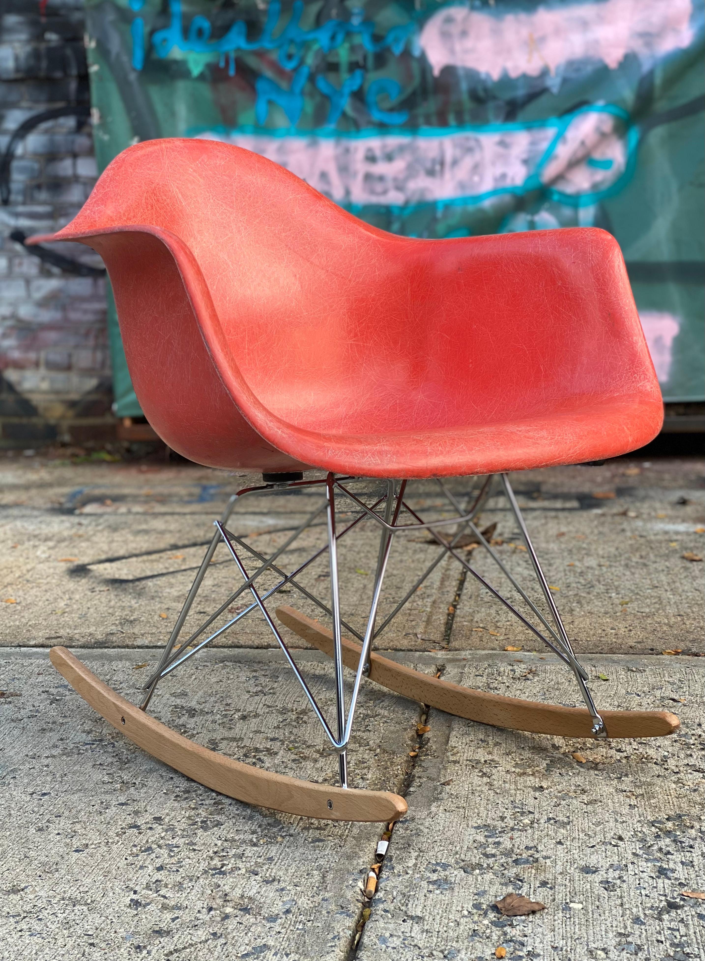 Herman Miller Eames RAR Rocking Chair In Good Condition For Sale In Brooklyn, NY