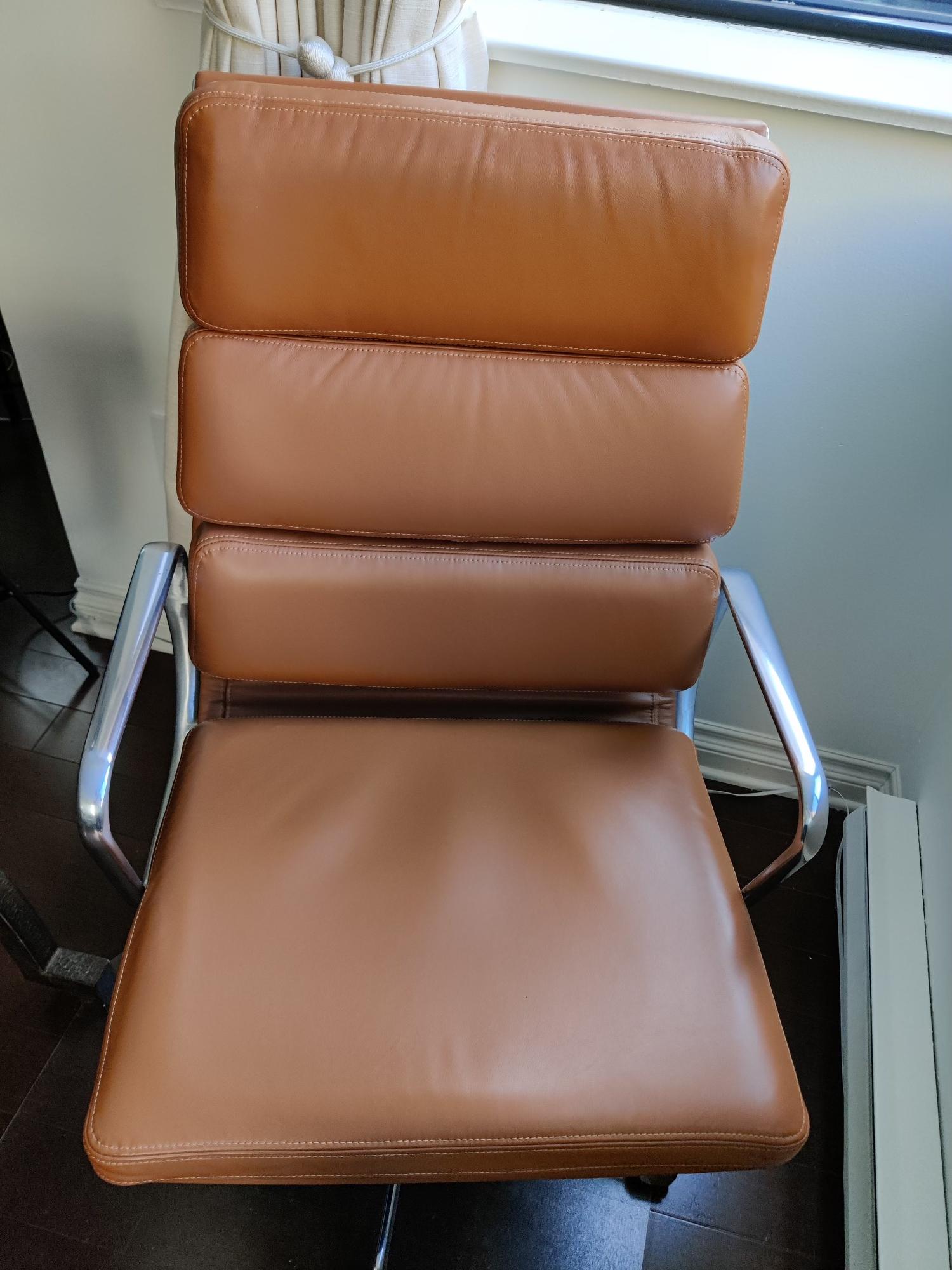 Herman Miller Eames Executive Height Soft Pad Office Chair In Excellent Condition In Kleinburg, ON