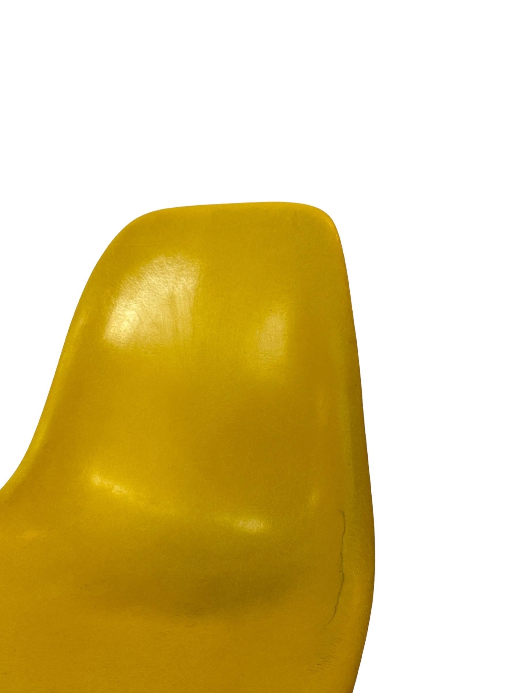 Herman Miller Eames Fiberglass Dining Chair in Brilliant Yellow In Fair Condition For Sale In Brooklyn, NY