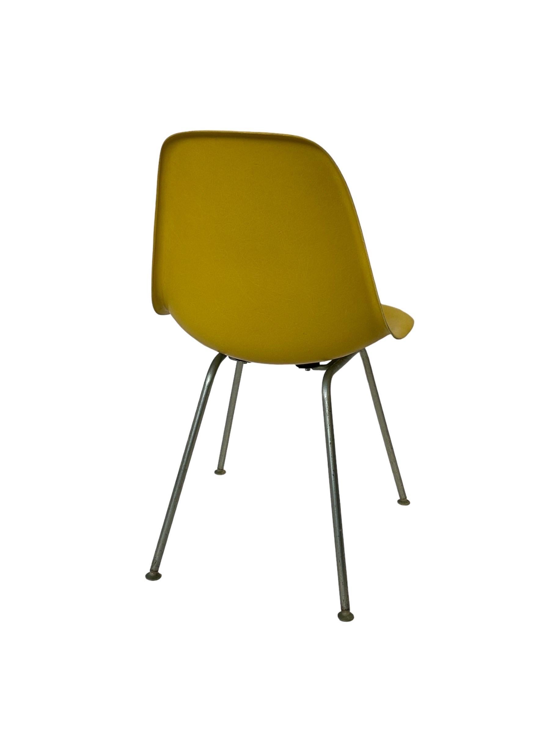Herman Miller Eames Fiberglass Dining Chair in Brilliant Yellow In Fair Condition For Sale In Brooklyn, NY