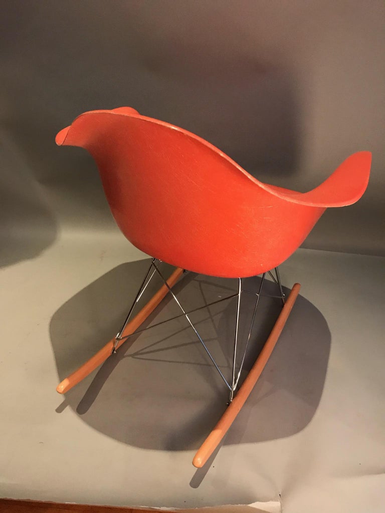 American Herman Miller Eames Fiberglass Rocking Chair Model RAR For Sale