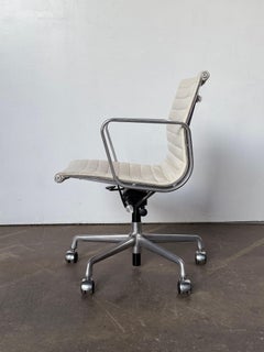 Herman Miller Eames Ivory Leather Management Desk Chair with Pneumatic Lift