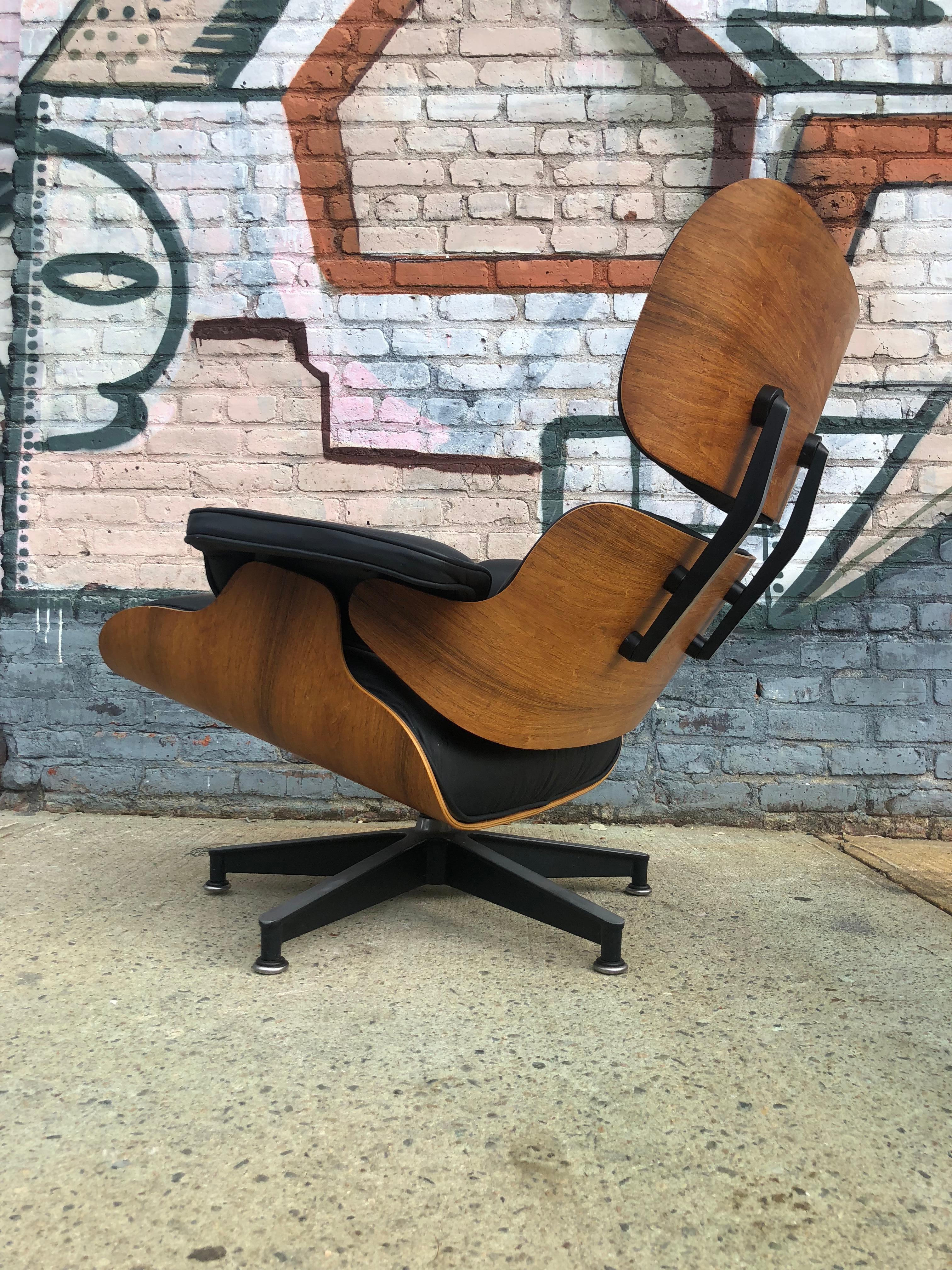Herman Miller Eames Lounge Chair and Ottoman In Excellent Condition In Brooklyn, NY