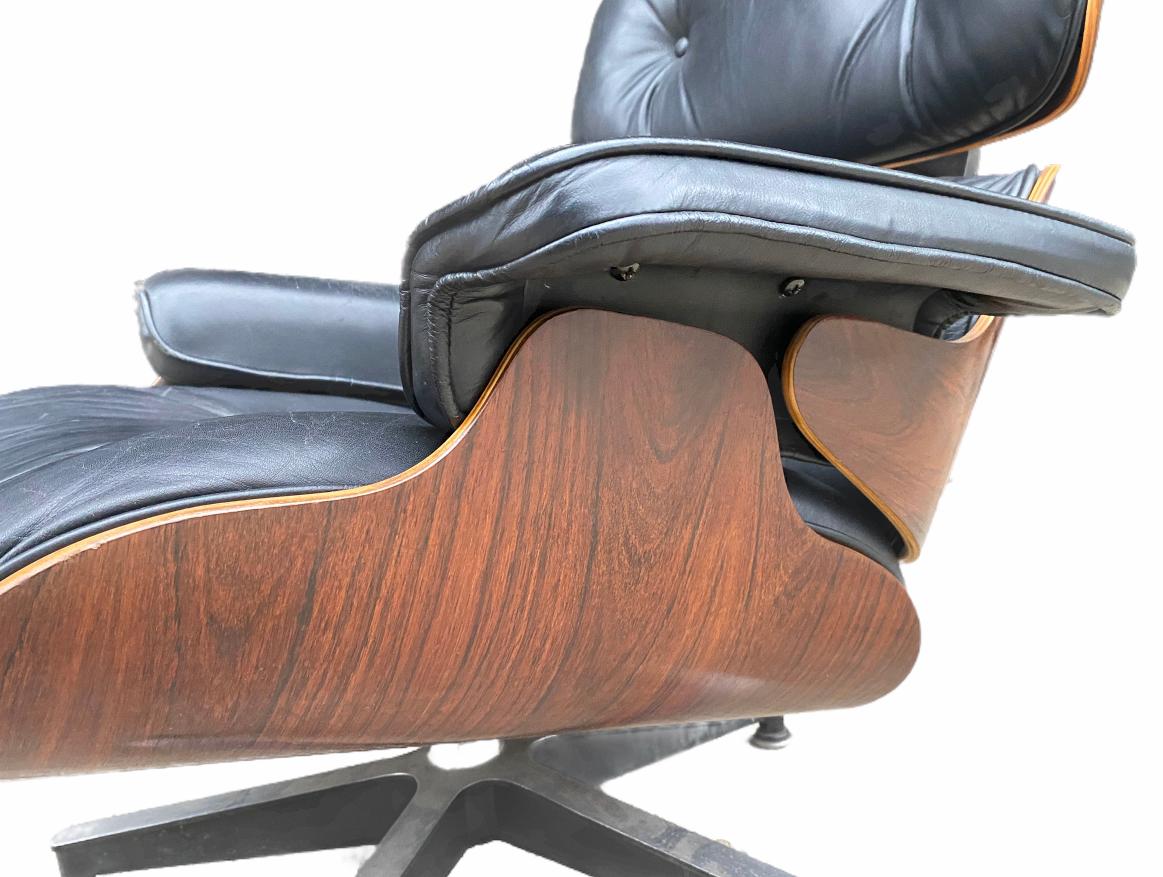 Herman Miller Eames Lounge Chair and Ottoman In Good Condition In Brooklyn, NY